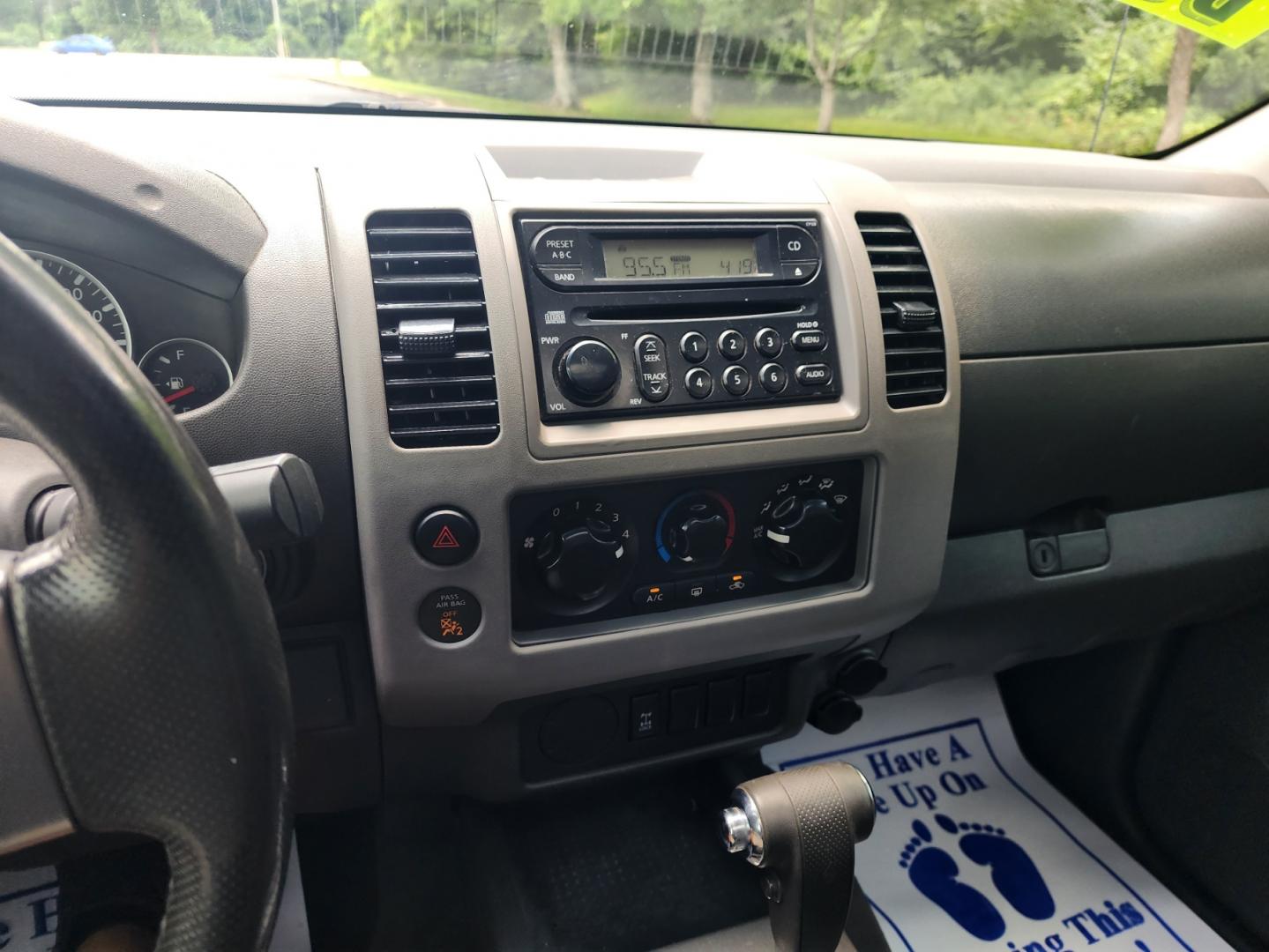 2007 SILVER /Gray NISSAN FRONTIER CREW CAB LE (1N6AD07U17C) with an 4.0L engine, Automatic transmission, located at 1221 Madison St., Shelbyville, TN, 37160, (931) 680-9439, 0.000000, 0.000000 - Photo#8