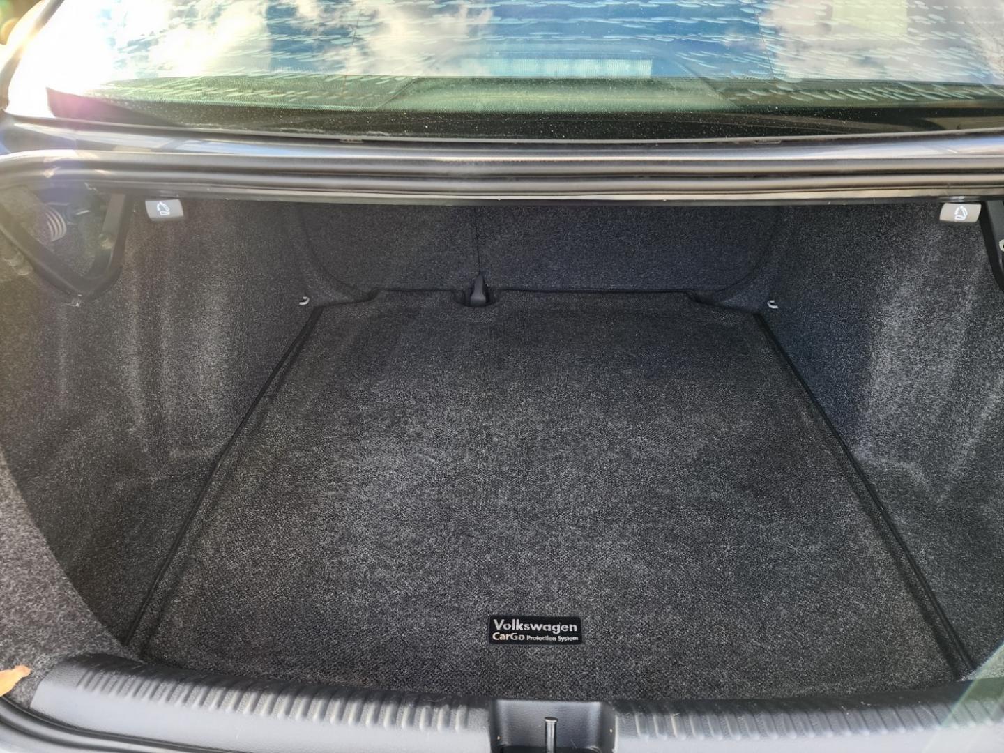 2016 GRAY /Gray Volkswagen Jetta 1.4T S 6A (3VW267AJ1GM) with an 1.4L L4 DOHC 20V engine, 6A transmission, located at 1221 Madison St., Shelbyville, TN, 37160, (931) 680-9439, 0.000000, 0.000000 - Photo#3