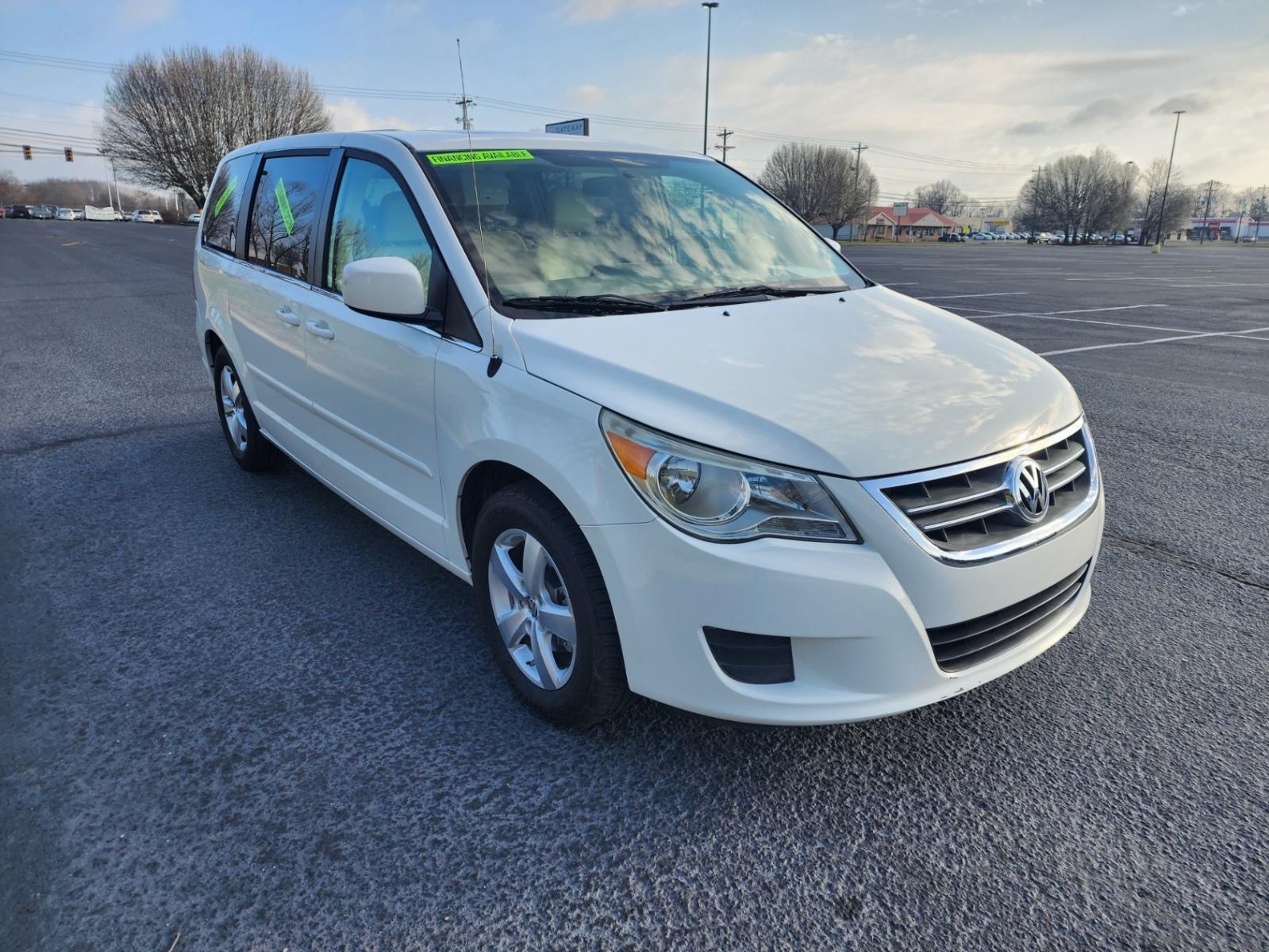 2010 WHITE /BEIGE Volkswagen Routan SEL w/Nav CARB (2V4RW5DXXAR) with an 4.0L V6 SOHC 24V engine, 6-Speed Automatic transmission, located at 1221 Madison St., Shelbyville, TN, 37160, (931) 680-9439, 0.000000, 0.000000 - Photo #1