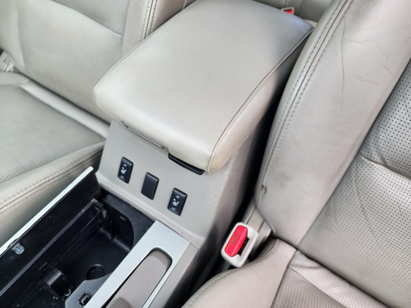 2006 SILVER /Gray Nissan Maxima SE (1N4BA41E86C) with an 3.5L V6 DOHC 24V engine, Automatic transmission, located at 1221 Madison St., Shelbyville, TN, 37160, (931) 680-9439, 0.000000, 0.000000 - Photo#7
