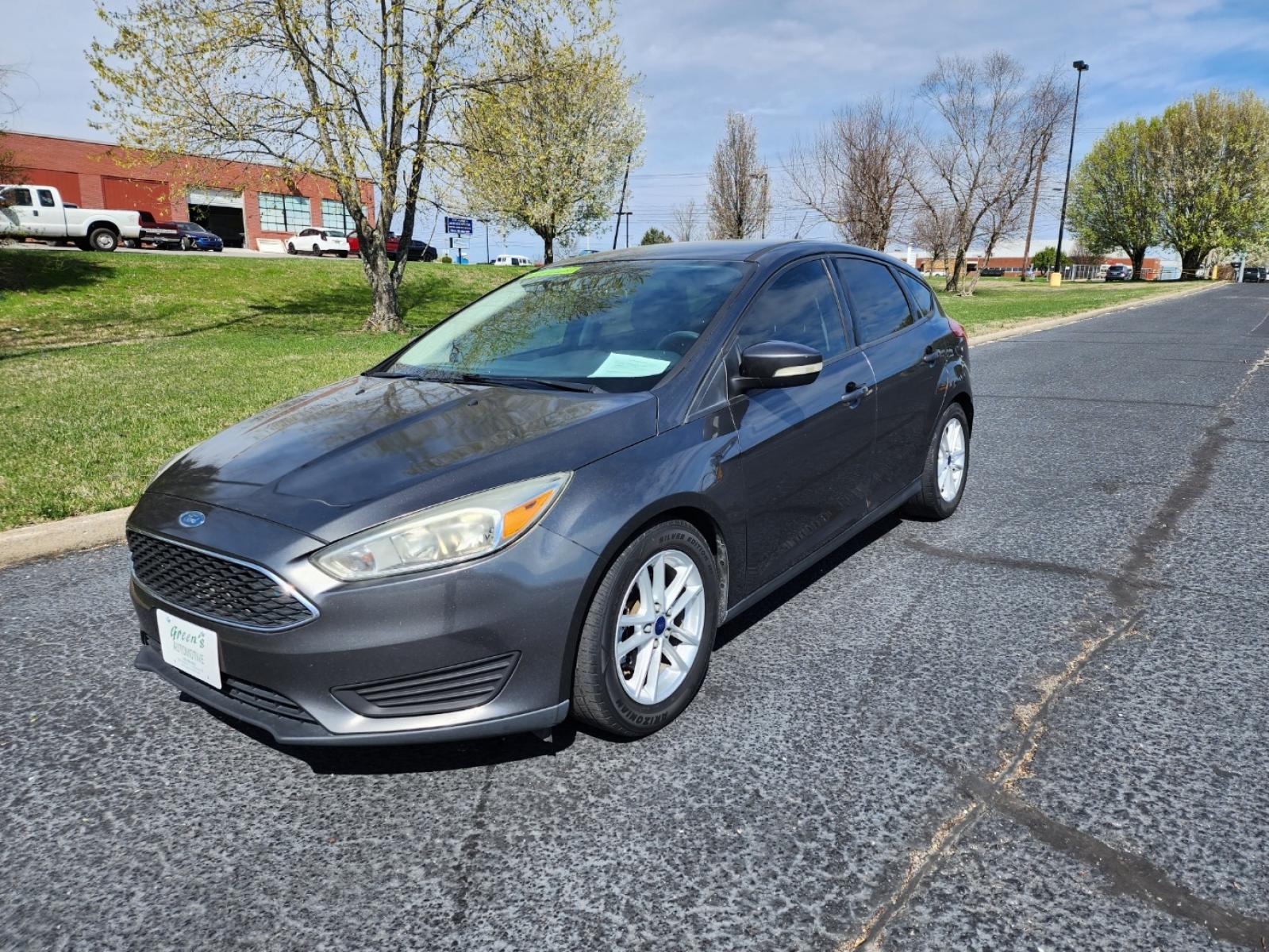 2016 GRAY FORD FOCUS SE (1FADP3K21GL) with an 2.0L engine, Automatic transmission, located at 1221 Madison St., Shelbyville, TN, 37160, (931) 680-9439, 0.000000, 0.000000 - Photo #0