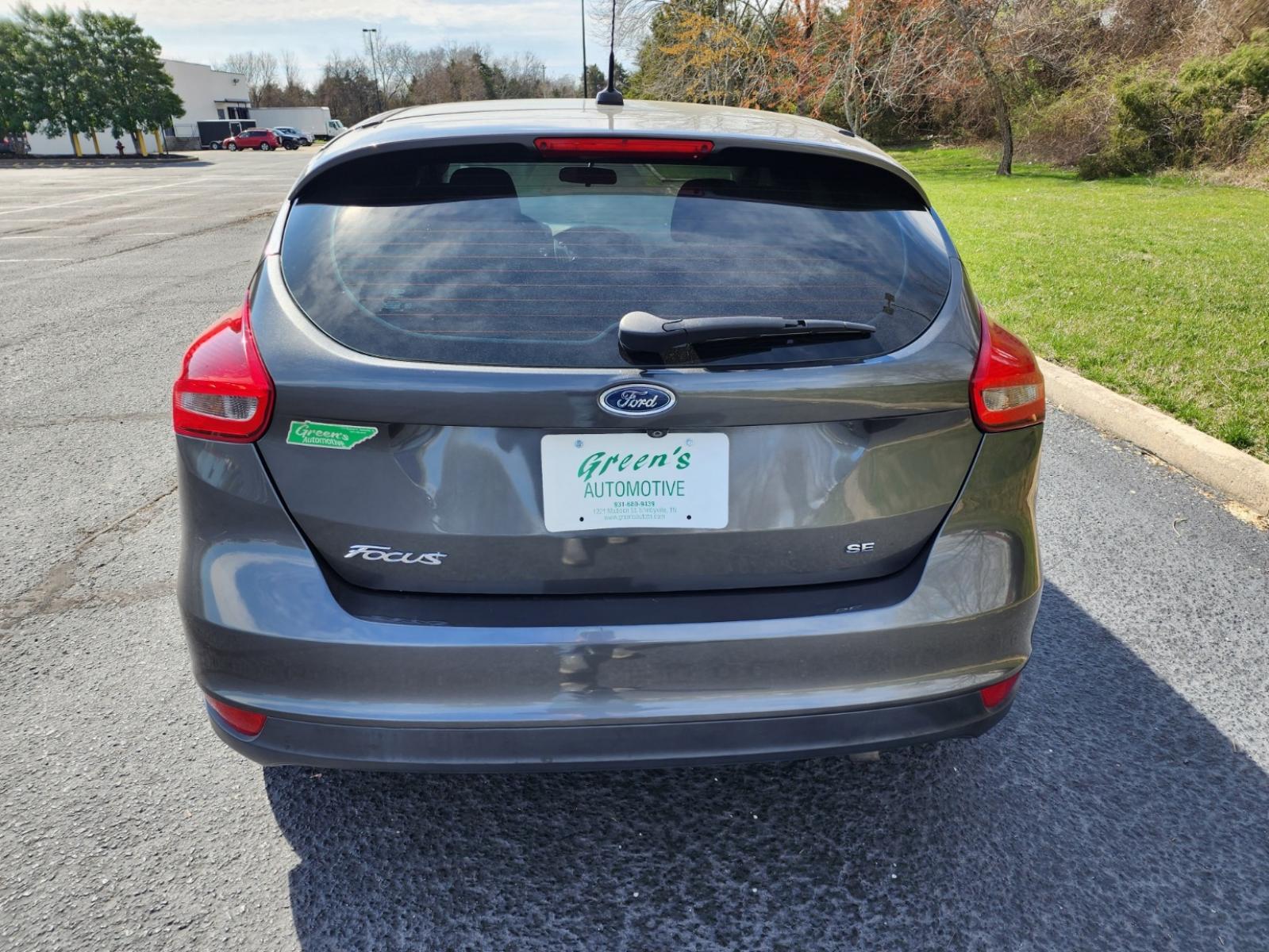 2016 GRAY FORD FOCUS SE (1FADP3K21GL) with an 2.0L engine, Automatic transmission, located at 1221 Madison St., Shelbyville, TN, 37160, (931) 680-9439, 0.000000, 0.000000 - Photo #2