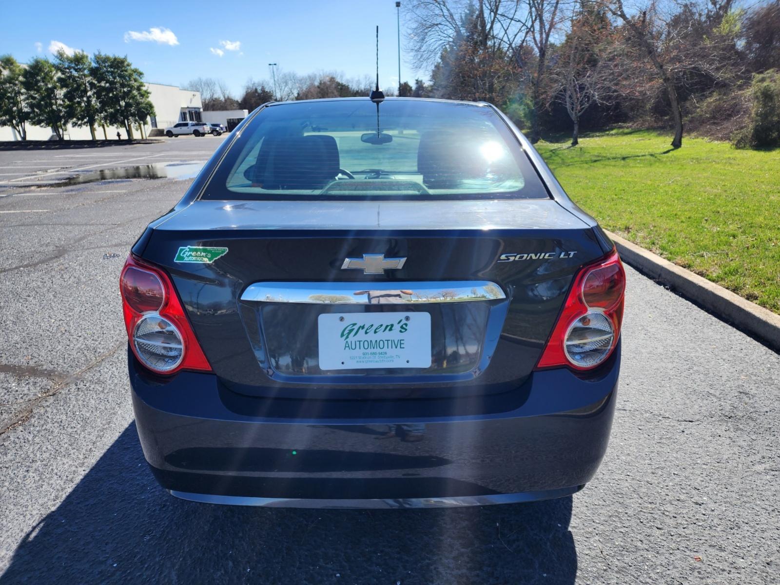 2015 GRAY /Gray CHEVROLET SONIC LT (1G1JC5SH7F4) with an 1.8L engine, Automatic transmission, located at 1221 Madison St., Shelbyville, TN, 37160, (931) 680-9439, 0.000000, 0.000000 - Photo #2