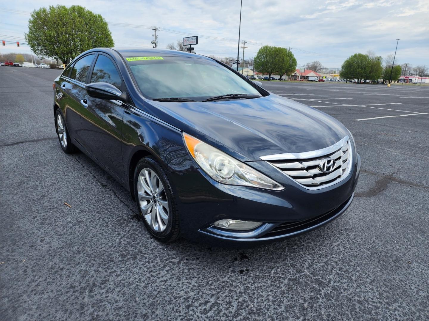 2013 Blue /Gray Hyundai Sonata Limited Auto (5NPEC4AC0DH) with an 2.4L L4 DOHC 16V engine, 6-Speed Automatic transmission, located at 1221 Madison St., Shelbyville, TN, 37160, (931) 680-9439, 0.000000, 0.000000 - Photo#1