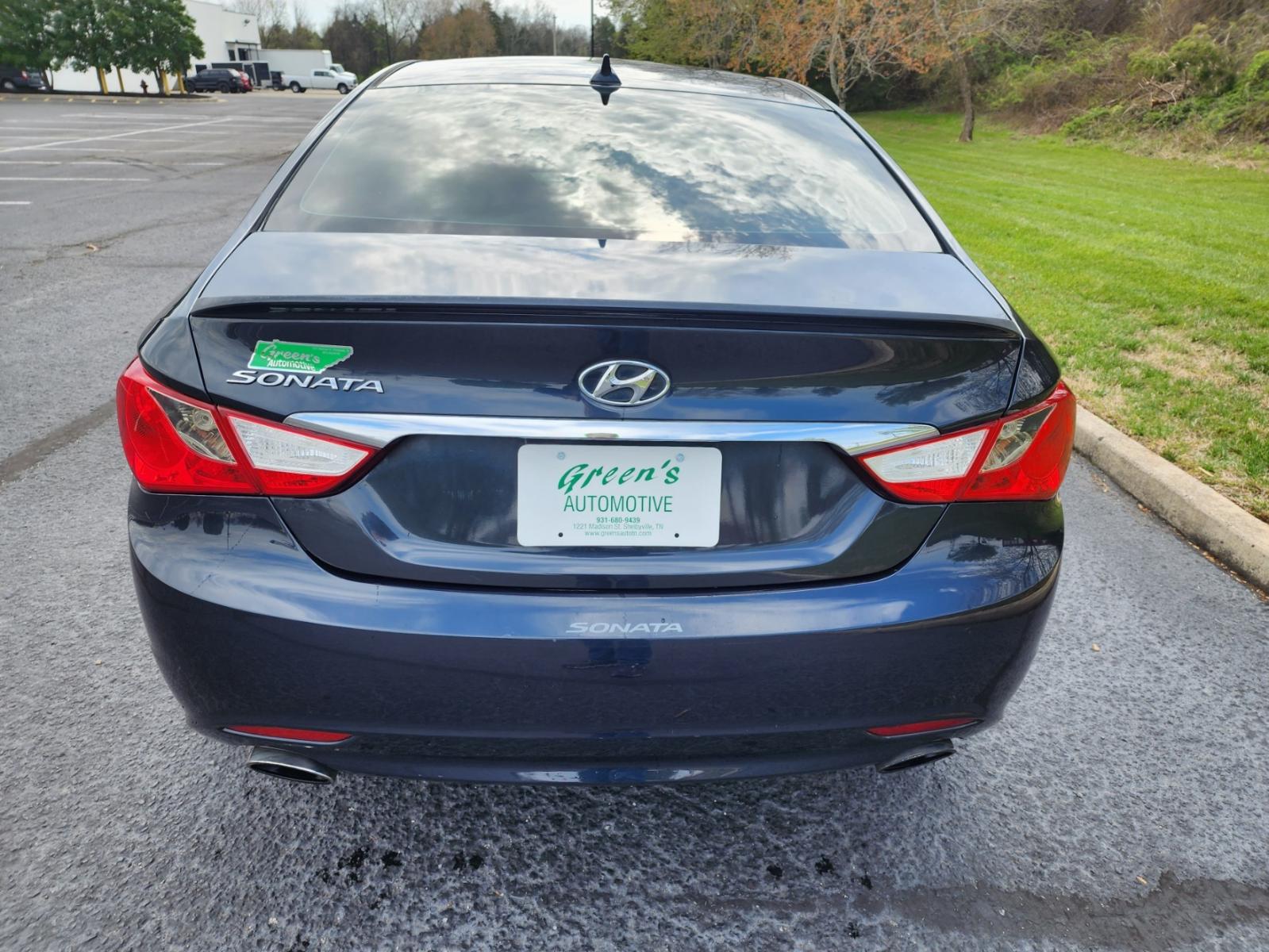 2013 Blue /Gray Hyundai Sonata Limited Auto (5NPEC4AC0DH) with an 2.4L L4 DOHC 16V engine, 6-Speed Automatic transmission, located at 1221 Madison St., Shelbyville, TN, 37160, (931) 680-9439, 0.000000, 0.000000 - Photo #2