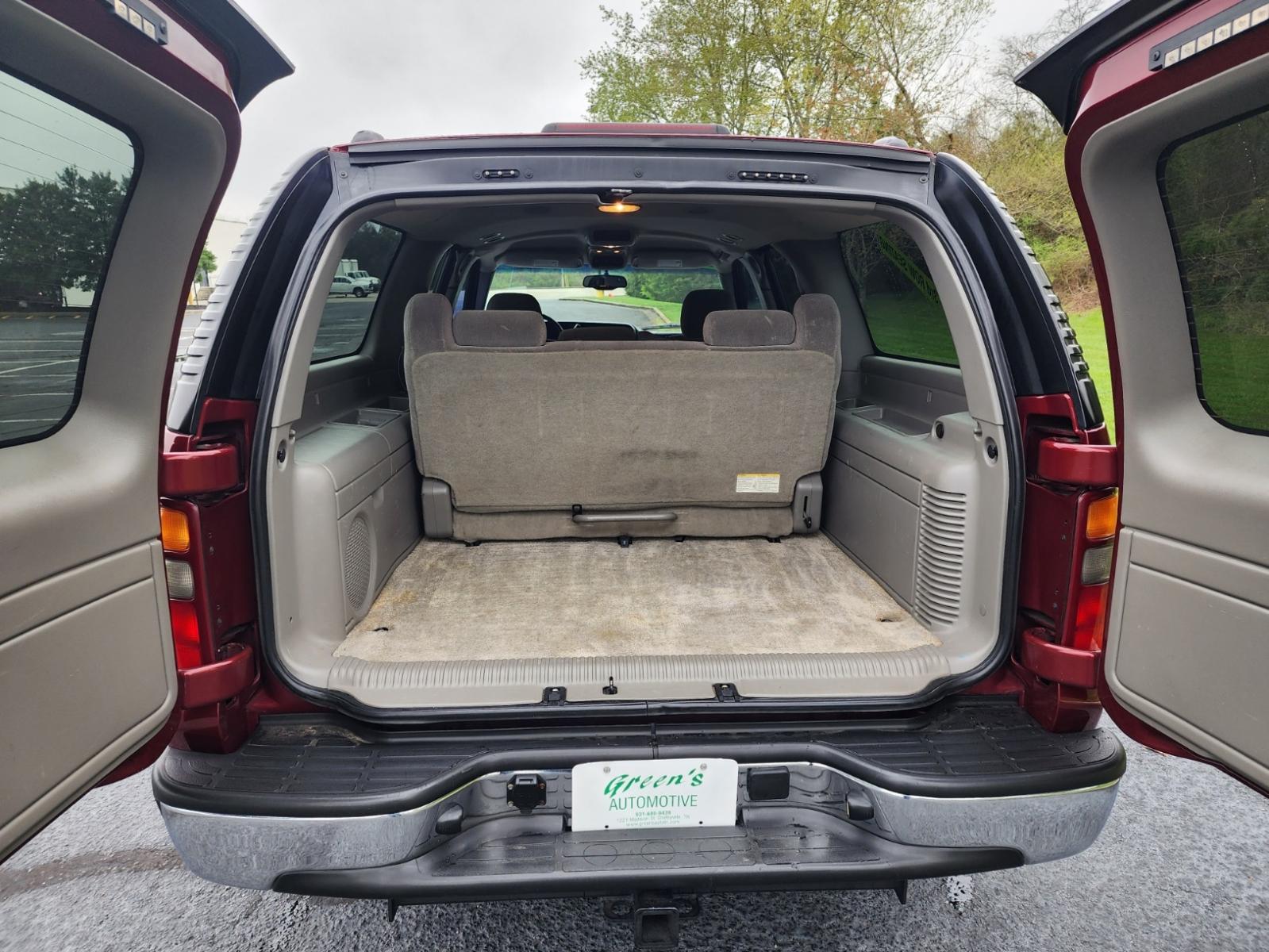 2003 Burgandy /Gray Chevrolet Suburban 1500 2WD (1GNEC16Z23J) with an 5.3L V8 OHV 16V FFV engine, 4-Speed Automatic Overdrive transmission, located at 1221 Madison St., Shelbyville, TN, 37160, (931) 680-9439, 0.000000, 0.000000 - Photo #3