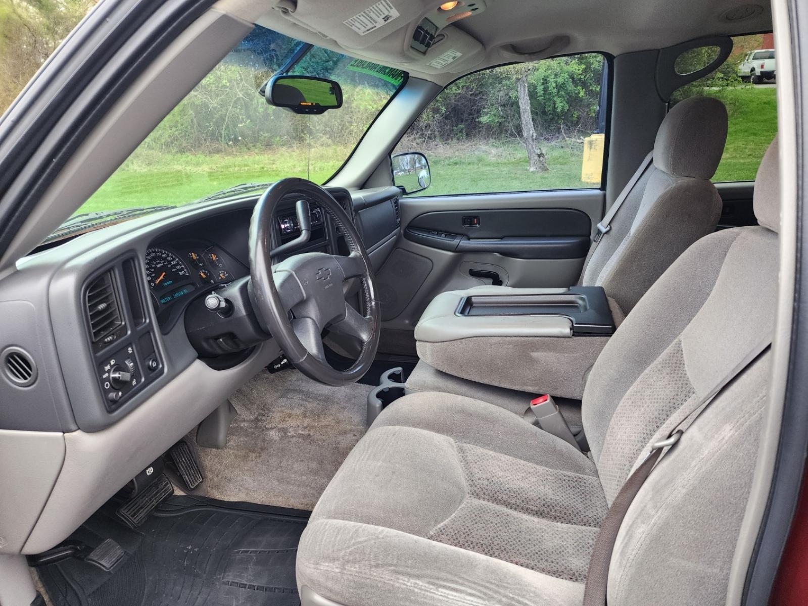 2003 Burgandy /Gray Chevrolet Suburban 1500 2WD (1GNEC16Z23J) with an 5.3L V8 OHV 16V FFV engine, 4-Speed Automatic Overdrive transmission, located at 1221 Madison St., Shelbyville, TN, 37160, (931) 680-9439, 0.000000, 0.000000 - Photo #6