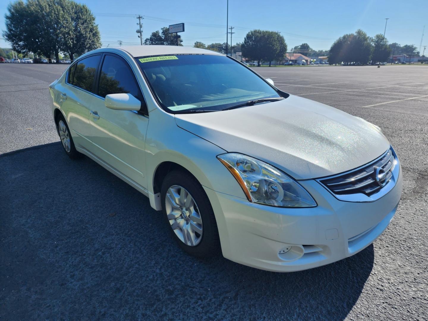 2012 WHITE NISSAN ALTIMA BASE (1N4AL2AP7CC) with an 2.5L engine, Continuously Variable transmission, located at 1221 Madison St., Shelbyville, TN, 37160, (931) 680-9439, 0.000000, 0.000000 - Photo#1