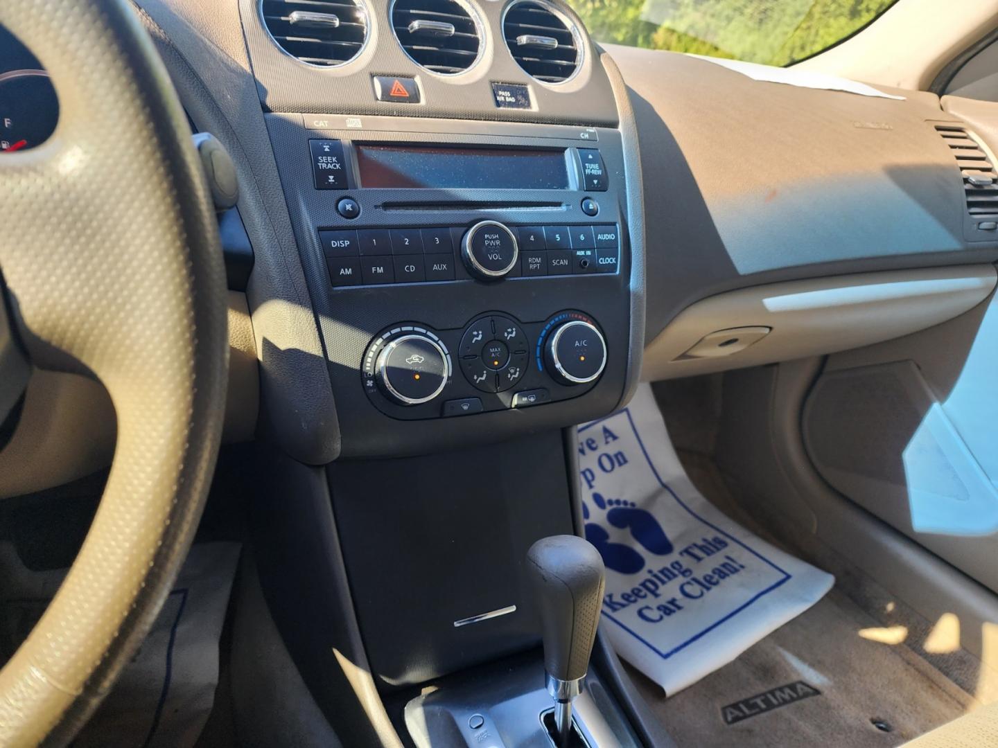 2012 WHITE NISSAN ALTIMA BASE (1N4AL2AP7CC) with an 2.5L engine, Continuously Variable transmission, located at 1221 Madison St., Shelbyville, TN, 37160, (931) 680-9439, 0.000000, 0.000000 - Photo#5
