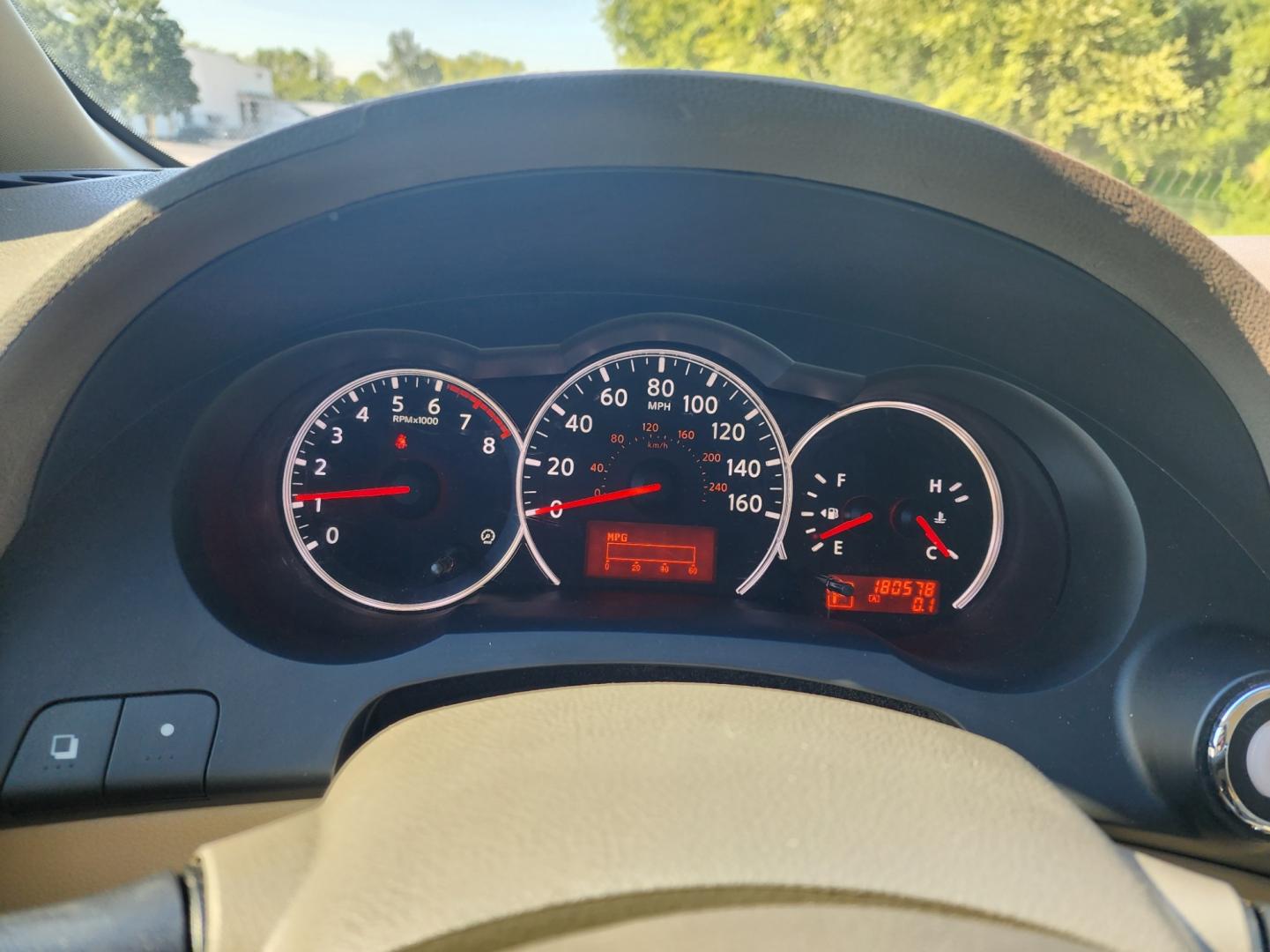 2012 WHITE NISSAN ALTIMA BASE (1N4AL2AP7CC) with an 2.5L engine, Continuously Variable transmission, located at 1221 Madison St., Shelbyville, TN, 37160, (931) 680-9439, 0.000000, 0.000000 - Photo#6