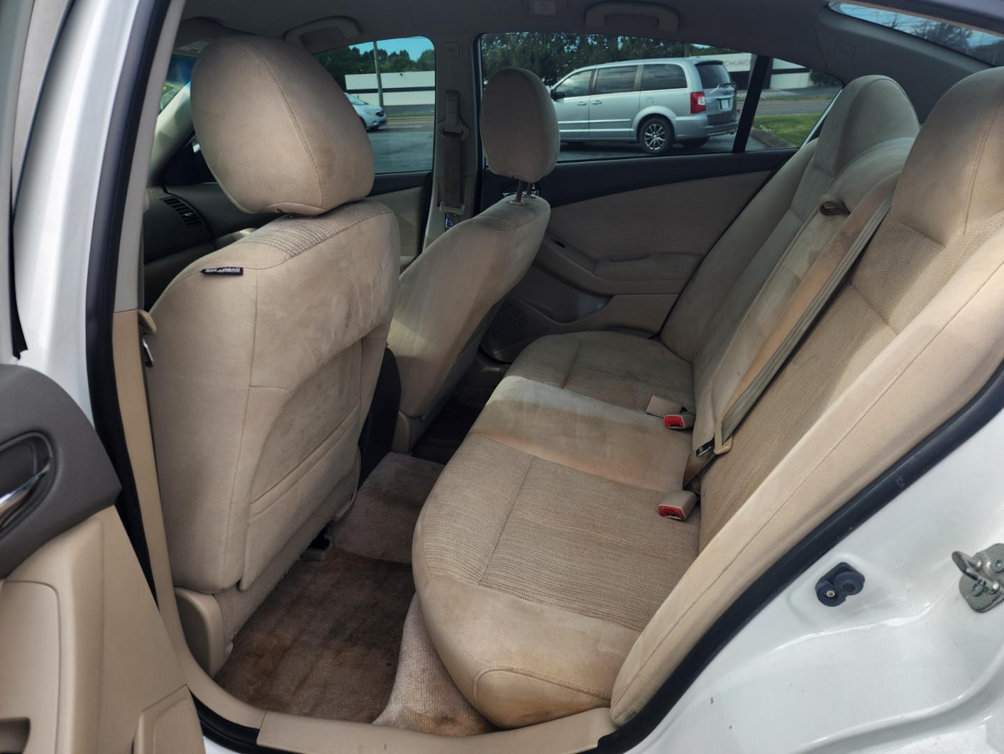 2012 WHITE NISSAN ALTIMA BASE (1N4AL2AP7CC) with an 2.5L engine, Continuously Variable transmission, located at 1221 Madison St., Shelbyville, TN, 37160, (931) 680-9439, 0.000000, 0.000000 - Photo#3