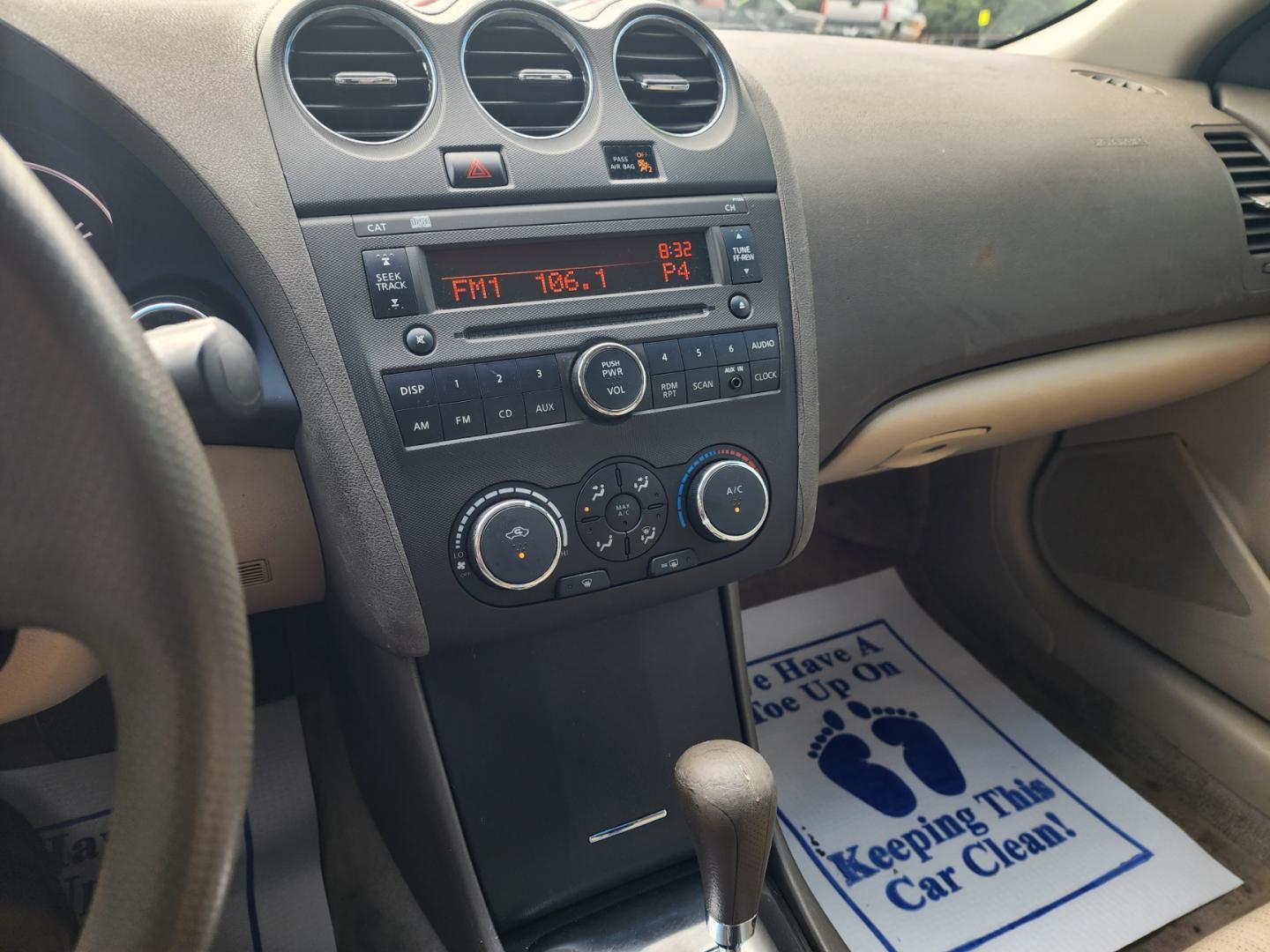 2012 WHITE NISSAN ALTIMA BASE (1N4AL2AP7CC) with an 2.5L engine, Continuously Variable transmission, located at 1221 Madison St., Shelbyville, TN, 37160, (931) 680-9439, 0.000000, 0.000000 - Photo#5