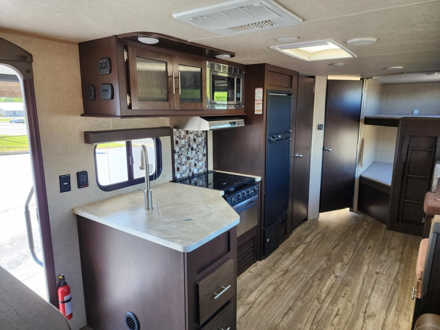 2018 Forest River Grey Wolf Limited - (4X4TCKB26JX) , located at 1221 Madison St., Shelbyville, TN, 37160, (931) 680-9439, 0.000000, 0.000000 - Photo#11
