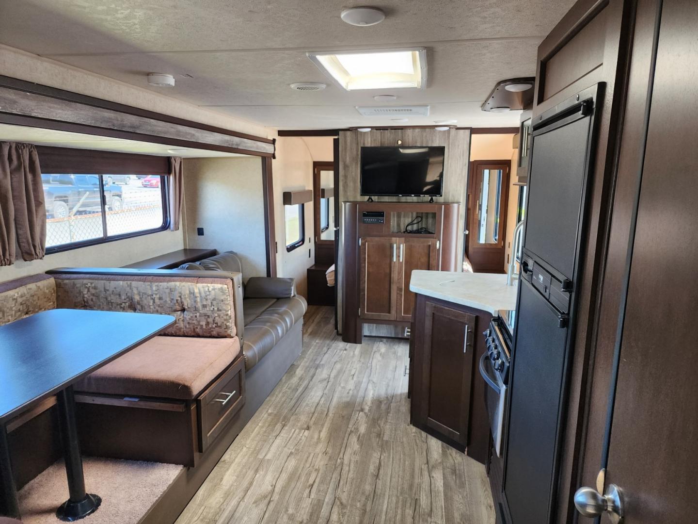 2018 Forest River Grey Wolf Limited - (4X4TCKB26JX) , located at 1221 Madison St., Shelbyville, TN, 37160, (931) 680-9439, 0.000000, 0.000000 - Photo#19