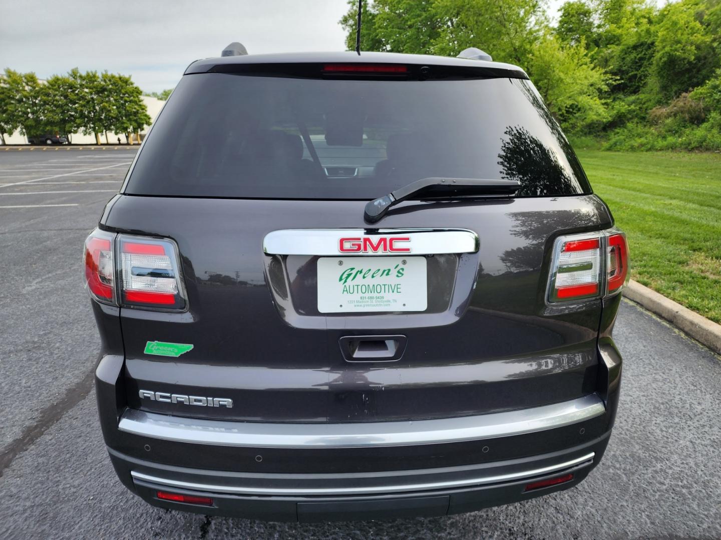 2014 BLACK GMC ACADIA SLE (1GKKRPKD9EJ) with an 3.6L engine, Automatic transmission, located at 1221 Madison St., Shelbyville, TN, 37160, (931) 680-9439, 0.000000, 0.000000 - Photo#2