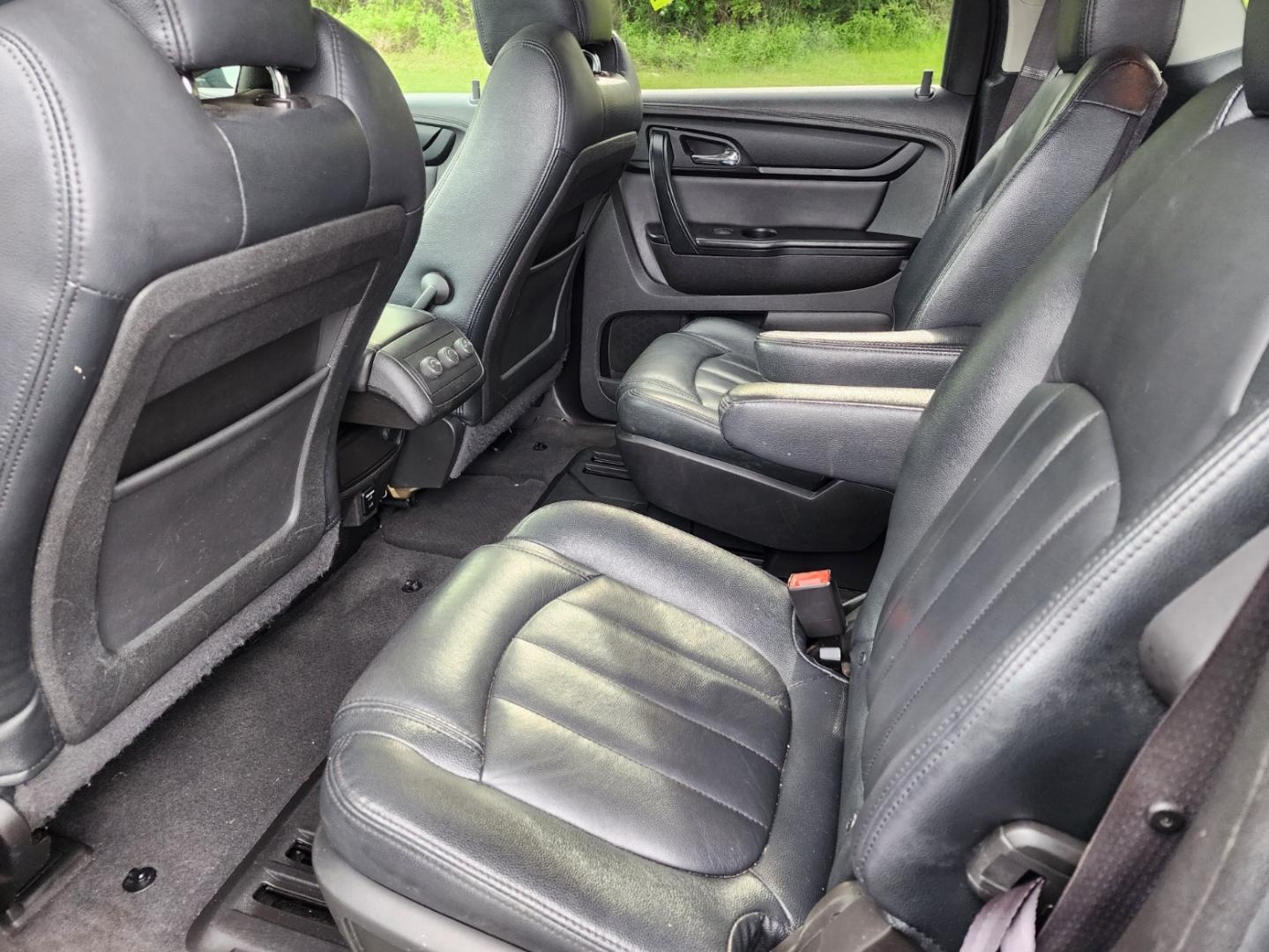 2014 BLACK GMC ACADIA SLE (1GKKRPKD9EJ) with an 3.6L engine, Automatic transmission, located at 1221 Madison St., Shelbyville, TN, 37160, (931) 680-9439, 0.000000, 0.000000 - Photo#5