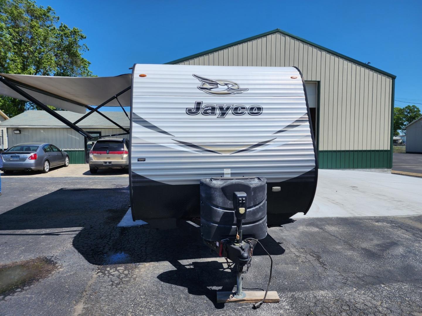 2018 WHITE JAYCO Jay Flight - (1UJBJ0BL1J1) , located at 1221 Madison St., Shelbyville, TN, 37160, (931) 680-9439, 0.000000, 0.000000 - Photo#1