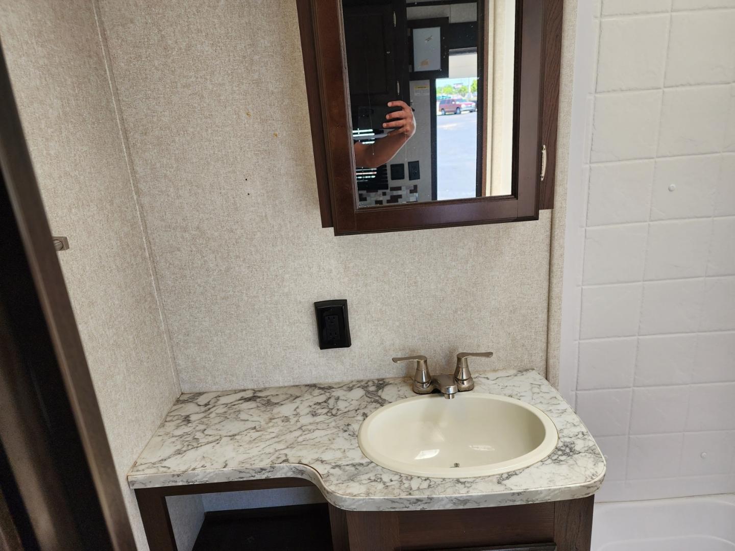 2018 WHITE JAYCO Jay Flight - (1UJBJ0BL1J1) , located at 1221 Madison St., Shelbyville, TN, 37160, (931) 680-9439, 0.000000, 0.000000 - Photo#8