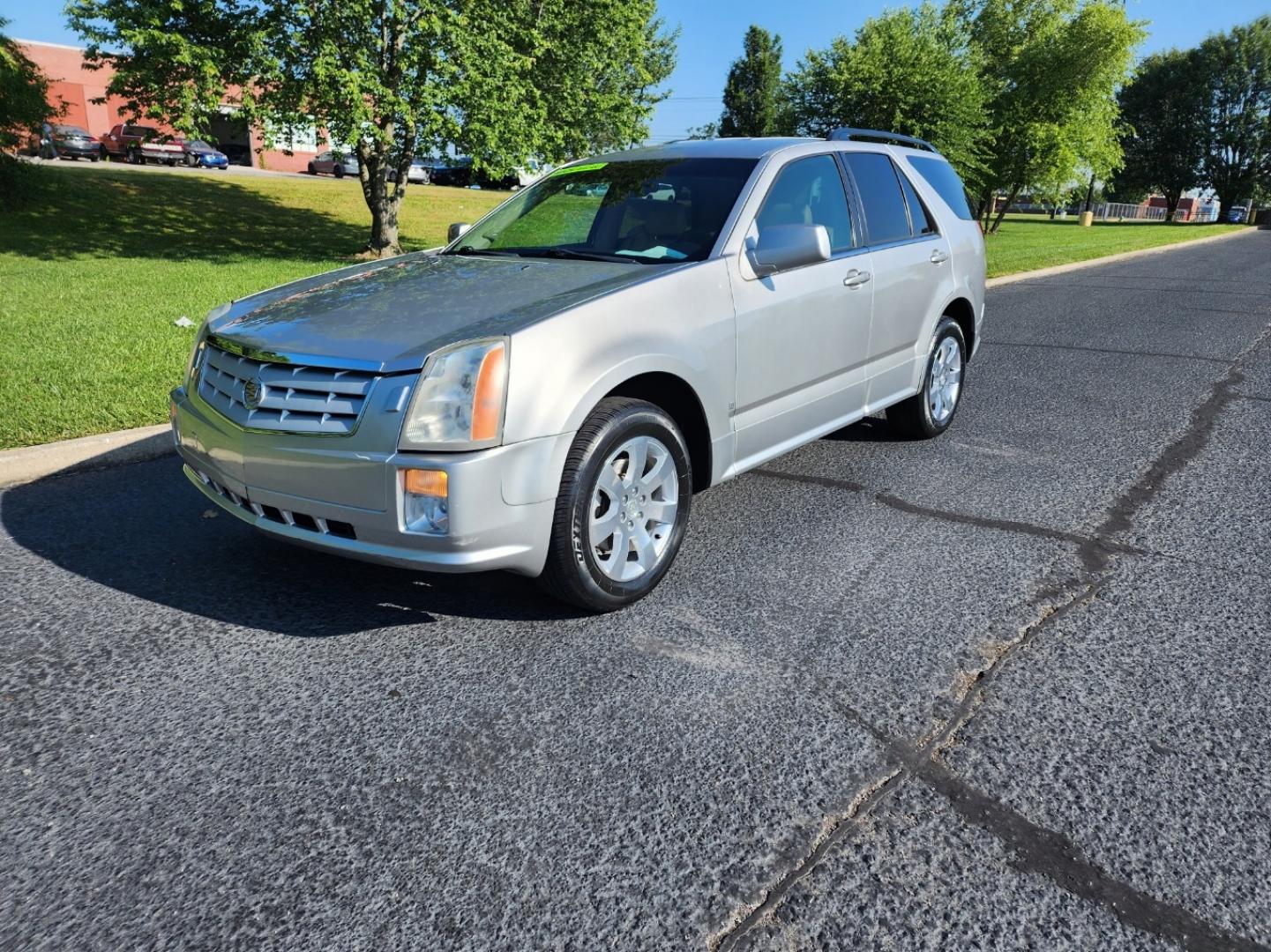 2007 GOLD /BEIGE CADILLAC SRX (1GYEE637570) with an 3.6L engine, Automatic transmission, located at 1221 Madison St., Shelbyville, TN, 37160, (931) 680-9439, 0.000000, 0.000000 - Photo#0