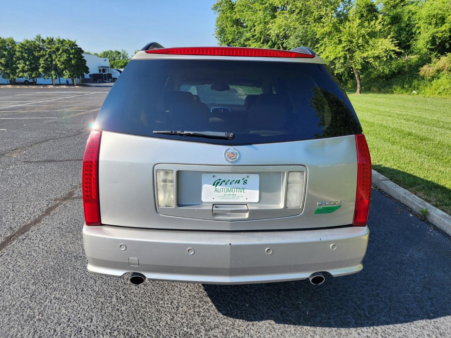 2007 GOLD /BEIGE CADILLAC SRX (1GYEE637570) with an 3.6L engine, Automatic transmission, located at 1221 Madison St., Shelbyville, TN, 37160, (931) 680-9439, 0.000000, 0.000000 - Photo#2