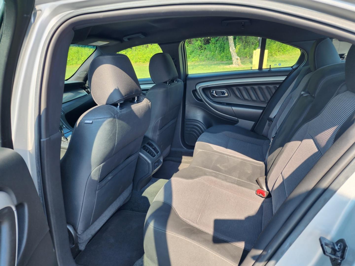 2017 SILVER FORD TAURUS SEL (1FAHP2E85HG) with an 3.5L engine, Automatic transmission, located at 1221 Madison St., Shelbyville, TN, 37160, (931) 680-9439, 0.000000, 0.000000 - Photo#3