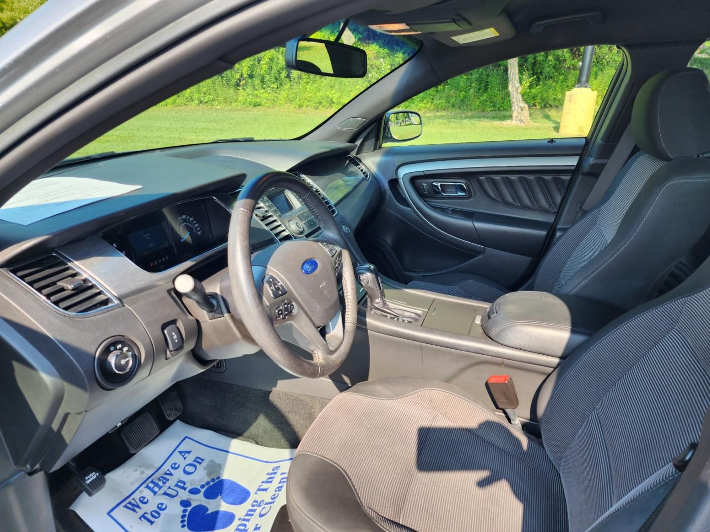 2017 SILVER FORD TAURUS SEL (1FAHP2E85HG) with an 3.5L engine, Automatic transmission, located at 1221 Madison St., Shelbyville, TN, 37160, (931) 680-9439, 0.000000, 0.000000 - Photo#4