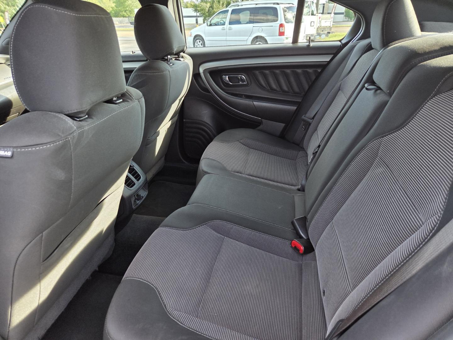 2017 SILVER /Black FORD TAURUS SEL (1FAHP2E85HG) with an 3.5L engine, Automatic transmission, located at 1221 Madison St., Shelbyville, TN, 37160, (931) 680-9439, 0.000000, 0.000000 - Photo#3