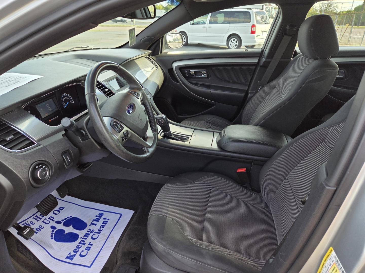 2017 SILVER /Black FORD TAURUS SEL (1FAHP2E85HG) with an 3.5L engine, Automatic transmission, located at 1221 Madison St., Shelbyville, TN, 37160, (931) 680-9439, 0.000000, 0.000000 - Photo#4
