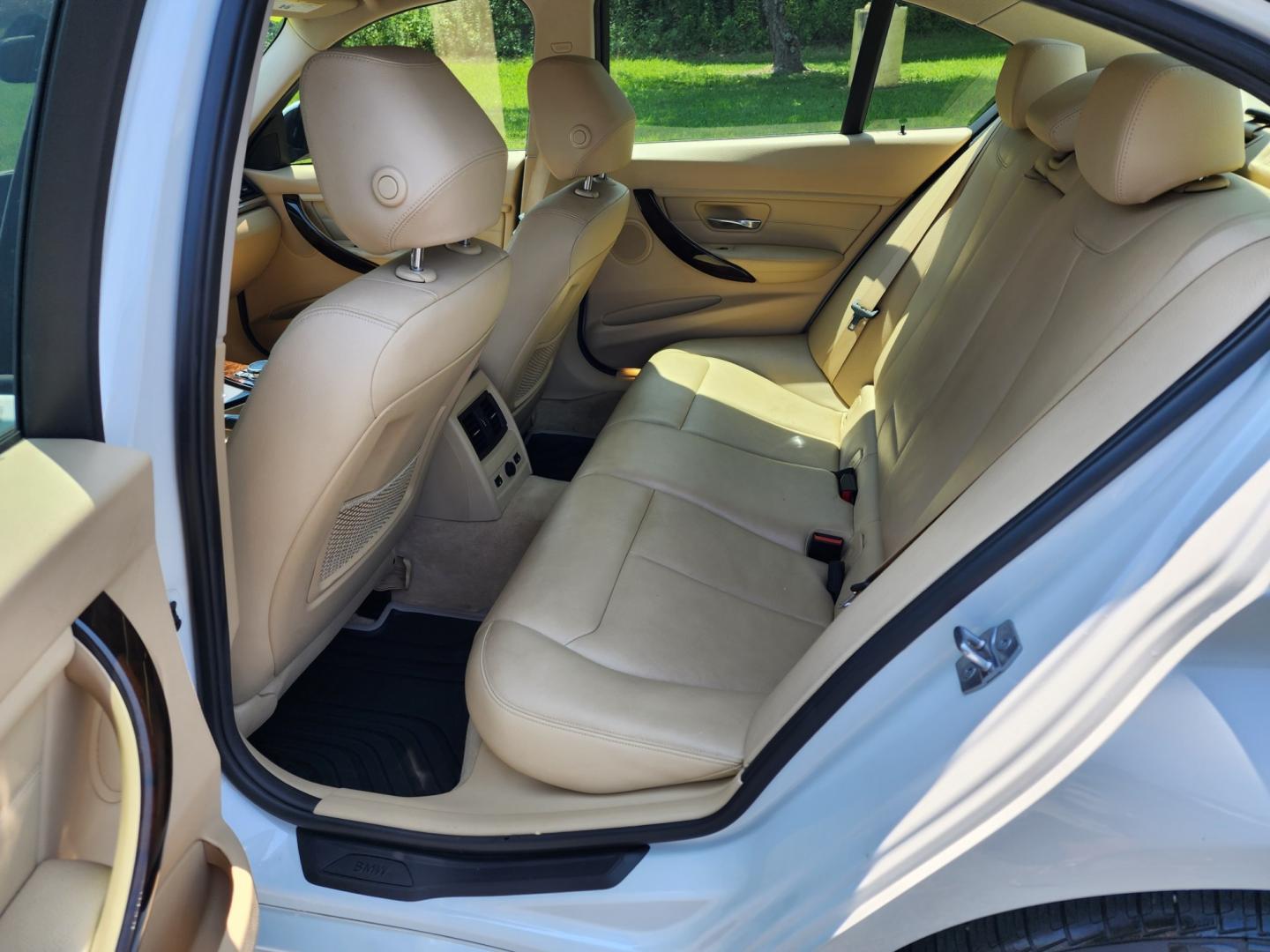 2015 WHITE BMW 328 XI SULEV (WBA3B5C55FF) with an 2.0L engine, Automatic transmission, located at 1221 Madison St., Shelbyville, TN, 37160, (931) 680-9439, 0.000000, 0.000000 - Photo#4