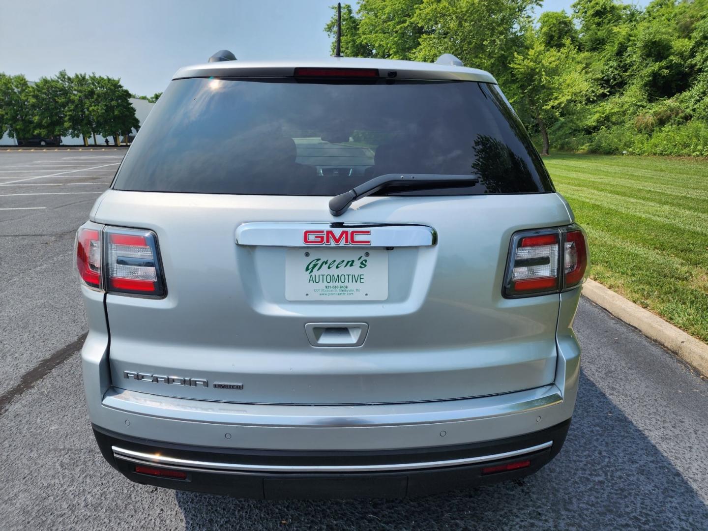 2017 SILVER /Black GMC Acadia SLT-2 FWD (1GKKRSKD7HJ) with an 3.6L V6 DOHC 24V engine, 6A transmission, located at 1221 Madison St., Shelbyville, TN, 37160, (931) 680-9439, 0.000000, 0.000000 - Photo#2