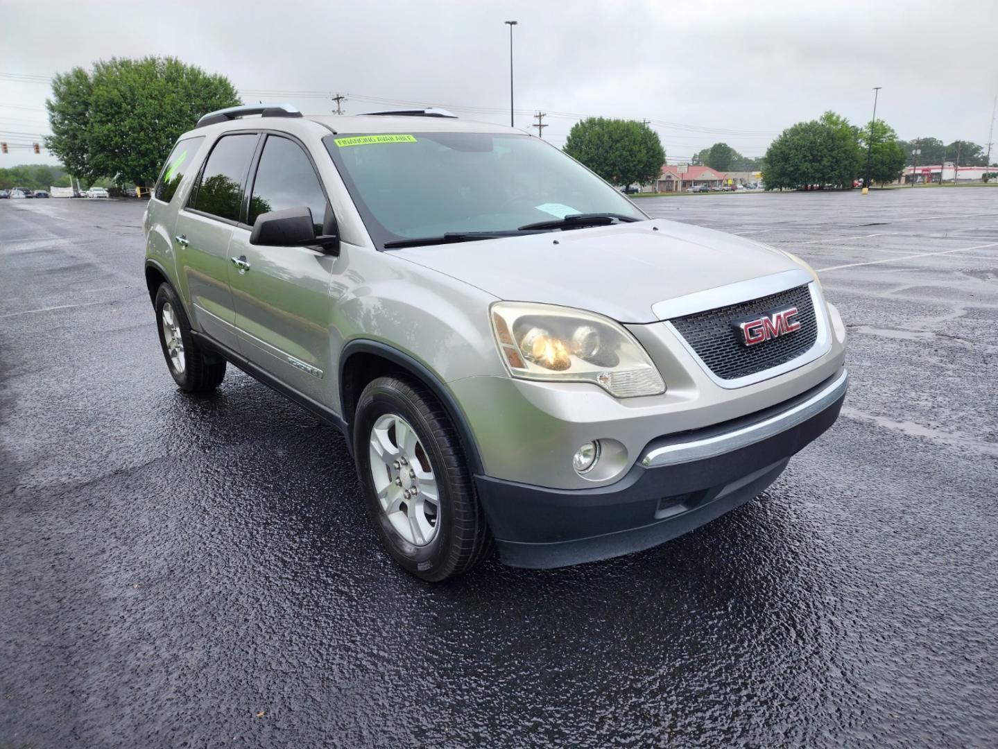 2008 SILVER GMC ACADIA SLE (1GKER13728J) with an 3.6L engine, Automatic transmission, located at 1221 Madison St., Shelbyville, TN, 37160, (931) 680-9439, 0.000000, 0.000000 - Photo#1