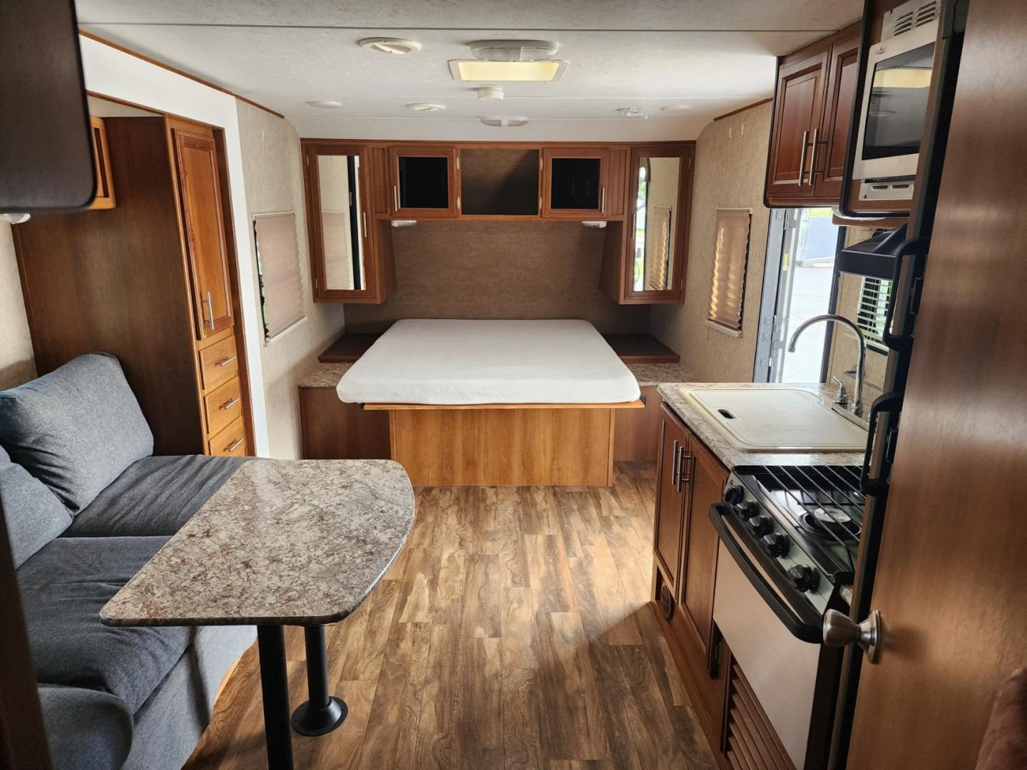 2016 Beige Forest River Tracer - (5ZT2TRLB9GB) , located at 1221 Madison St., Shelbyville, TN, 37160, (931) 680-9439, 0.000000, 0.000000 - Photo#13