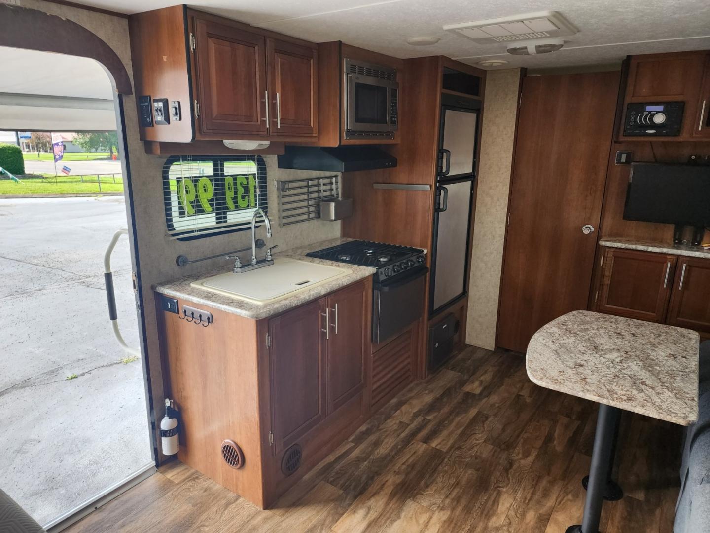 2016 Beige Forest River Tracer - (5ZT2TRLB9GB) , located at 1221 Madison St., Shelbyville, TN, 37160, (931) 680-9439, 0.000000, 0.000000 - Photo#7