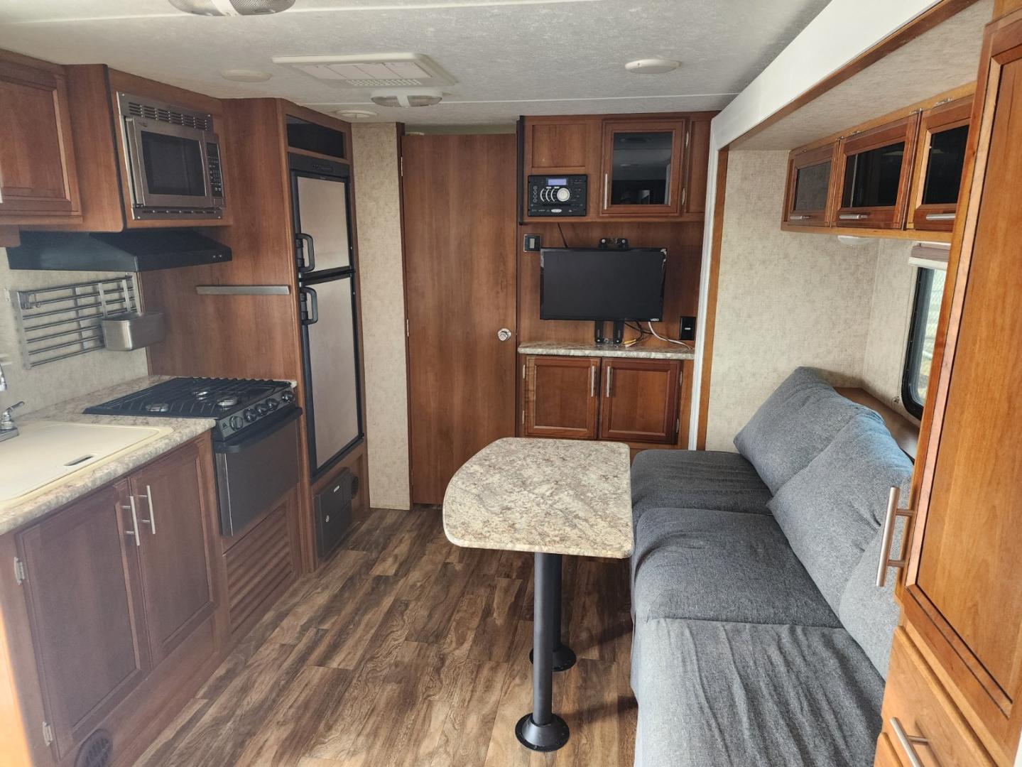2016 Beige Forest River Tracer - (5ZT2TRLB9GB) , located at 1221 Madison St., Shelbyville, TN, 37160, (931) 680-9439, 0.000000, 0.000000 - Photo#8