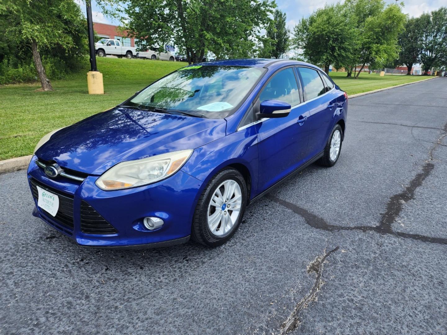 2012 BLUE FORD FOCUS SEL (1FAHP3H22CL) with an 2.0L engine, Automatic transmission, located at 1221 Madison St., Shelbyville, TN, 37160, (931) 680-9439, 0.000000, 0.000000 - Photo#0