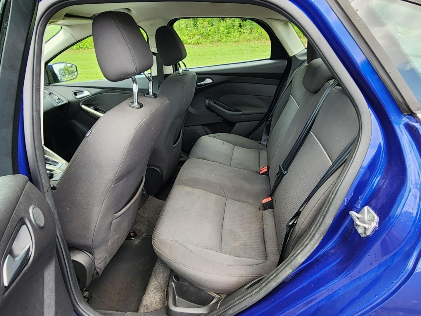 2012 BLUE FORD FOCUS SEL (1FAHP3H22CL) with an 2.0L engine, Automatic transmission, located at 1221 Madison St., Shelbyville, TN, 37160, (931) 680-9439, 0.000000, 0.000000 - Photo#3