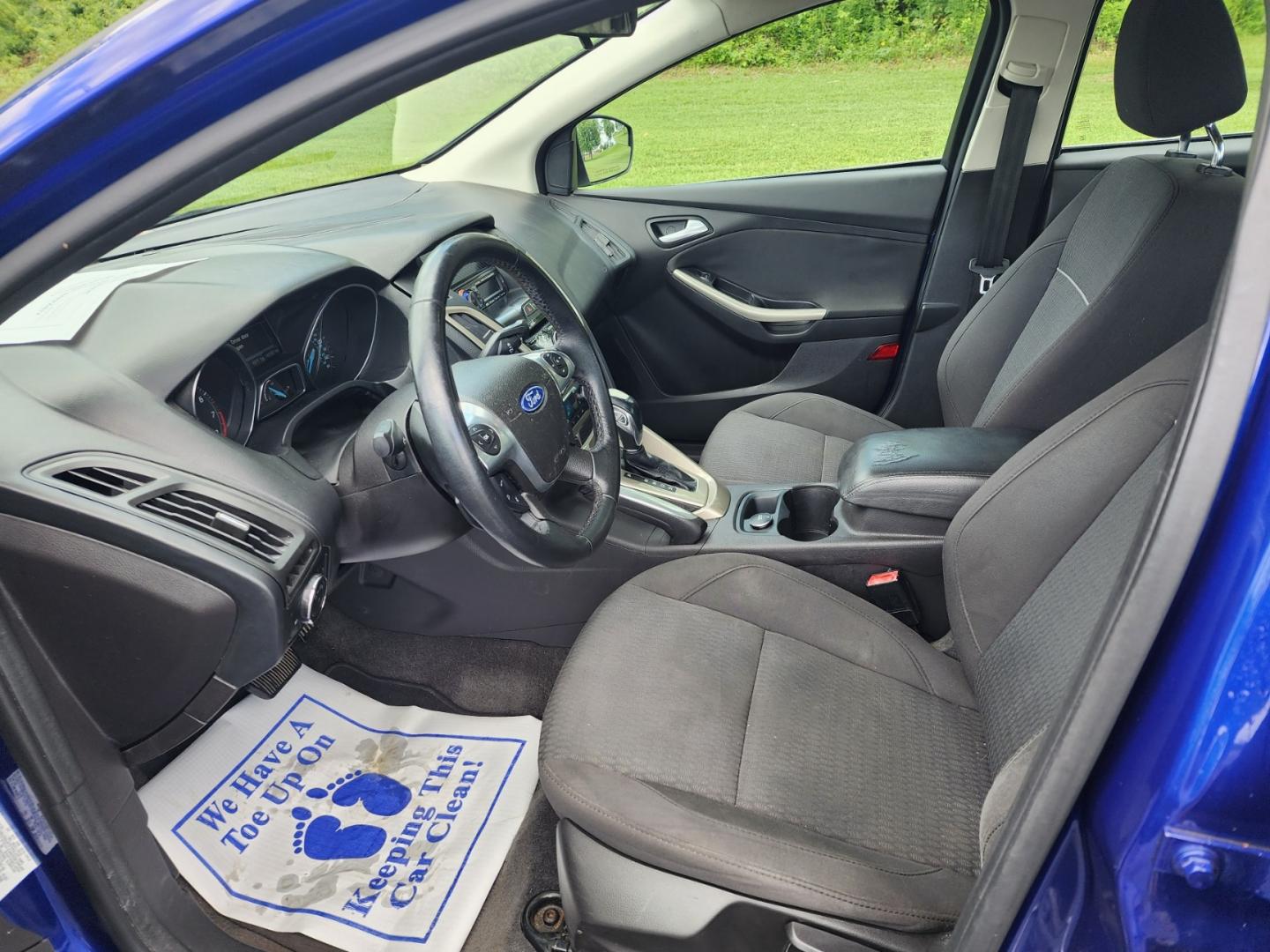 2012 BLUE FORD FOCUS SEL (1FAHP3H22CL) with an 2.0L engine, Automatic transmission, located at 1221 Madison St., Shelbyville, TN, 37160, (931) 680-9439, 0.000000, 0.000000 - Photo#4