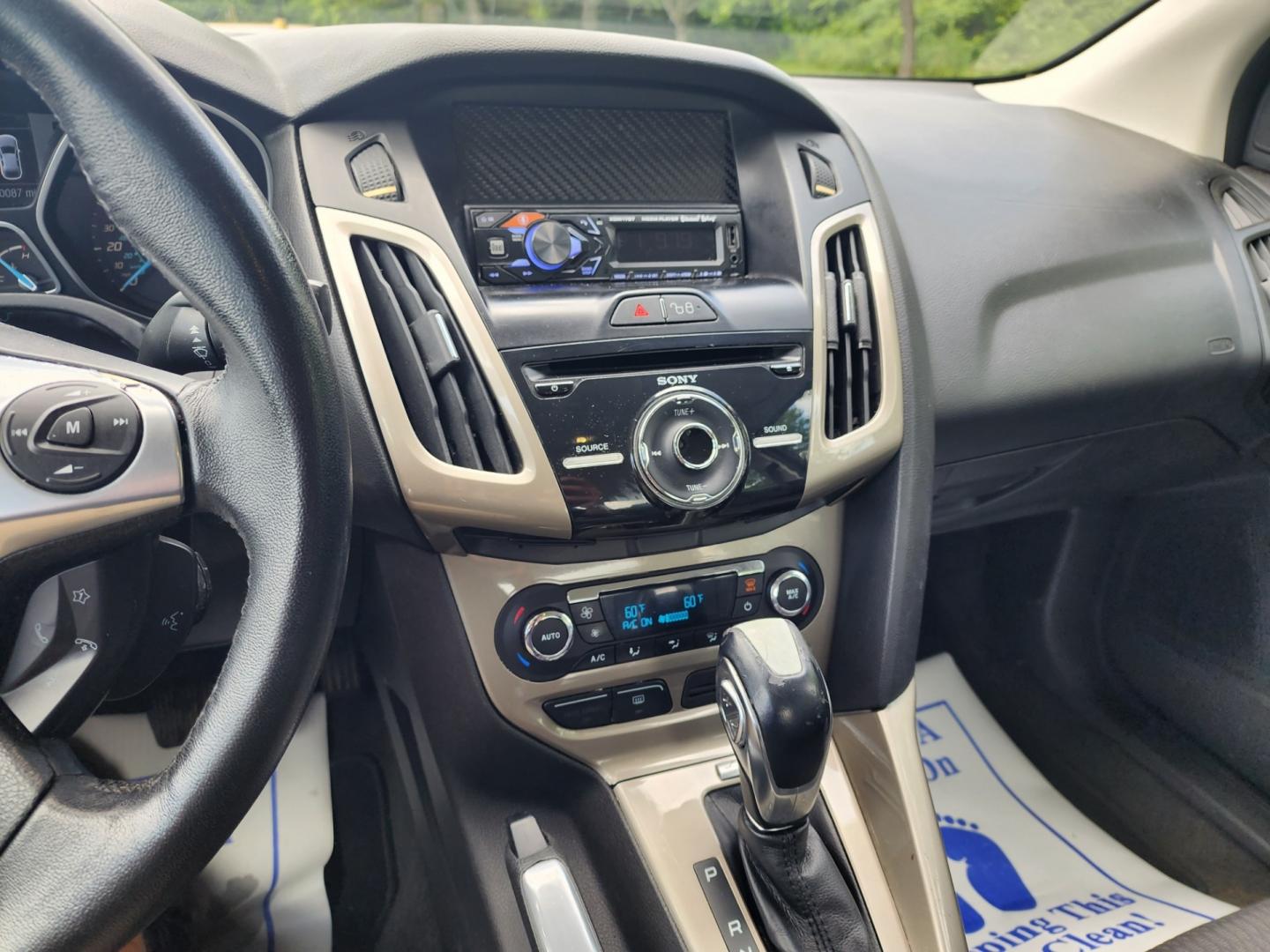 2012 BLUE FORD FOCUS SEL (1FAHP3H22CL) with an 2.0L engine, Automatic transmission, located at 1221 Madison St., Shelbyville, TN, 37160, (931) 680-9439, 0.000000, 0.000000 - Photo#5