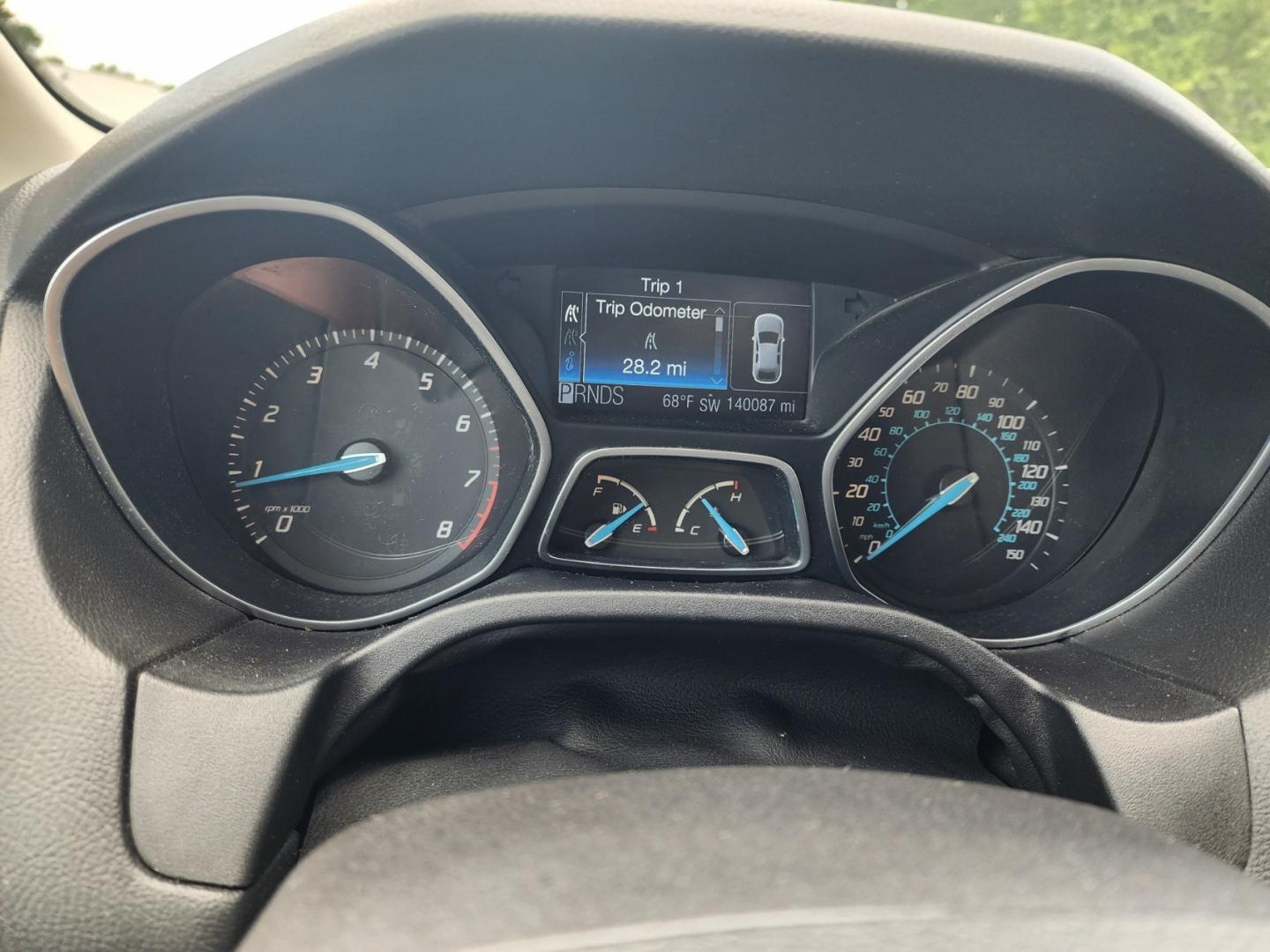 2012 BLUE FORD FOCUS SEL (1FAHP3H22CL) with an 2.0L engine, Automatic transmission, located at 1221 Madison St., Shelbyville, TN, 37160, (931) 680-9439, 0.000000, 0.000000 - Photo#6
