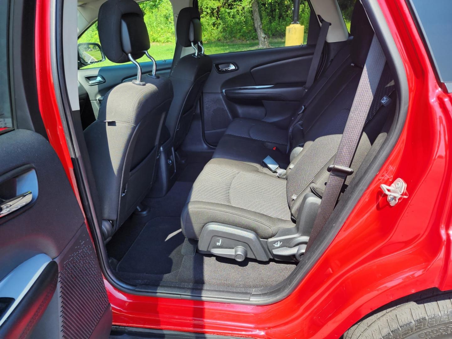 2020 RED DODGE JOURNEY SE (3C4PDCAB3LT) with an 2.4L engine, Automatic transmission, located at 1221 Madison St., Shelbyville, TN, 37160, (931) 680-9439, 0.000000, 0.000000 - Photo#5