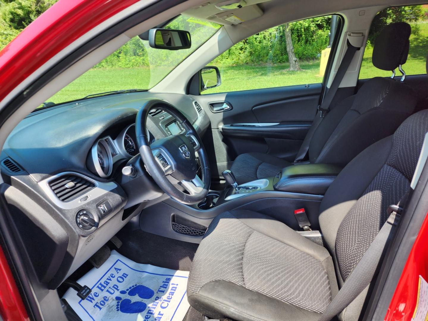 2020 RED DODGE JOURNEY SE (3C4PDCAB3LT) with an 2.4L engine, Automatic transmission, located at 1221 Madison St., Shelbyville, TN, 37160, (931) 680-9439, 0.000000, 0.000000 - Photo#6