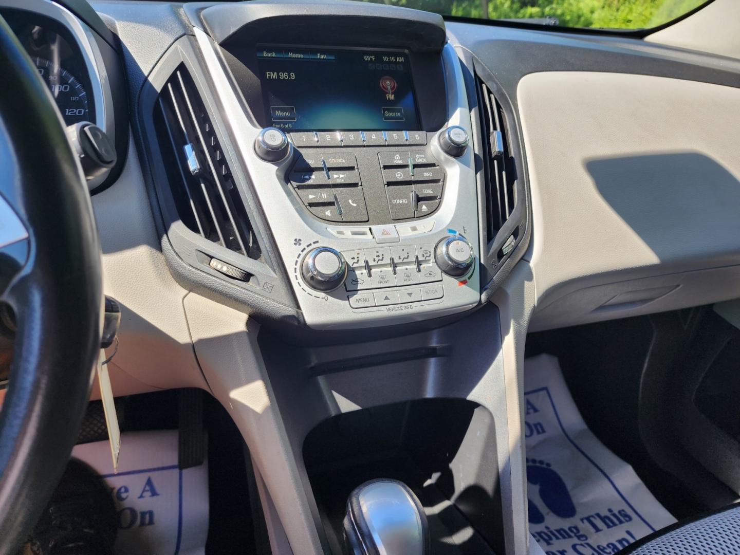 2015 GRAY /Black Chevrolet Equinox 1LT 2WD (2GNALBEKXF6) with an 2.4L L4 DOHC 16V FFV engine, 6-Speed Automatic transmission, located at 1221 Madison St., Shelbyville, TN, 37160, (931) 680-9439, 0.000000, 0.000000 - Photo#6