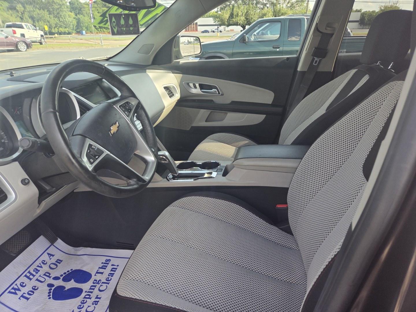 2015 GRAY /Black Chevrolet Equinox 1LT 2WD (2GNALBEKXF6) with an 2.4L L4 DOHC 16V FFV engine, 6-Speed Automatic transmission, located at 1221 Madison St., Shelbyville, TN, 37160, (931) 680-9439, 0.000000, 0.000000- Photo#5