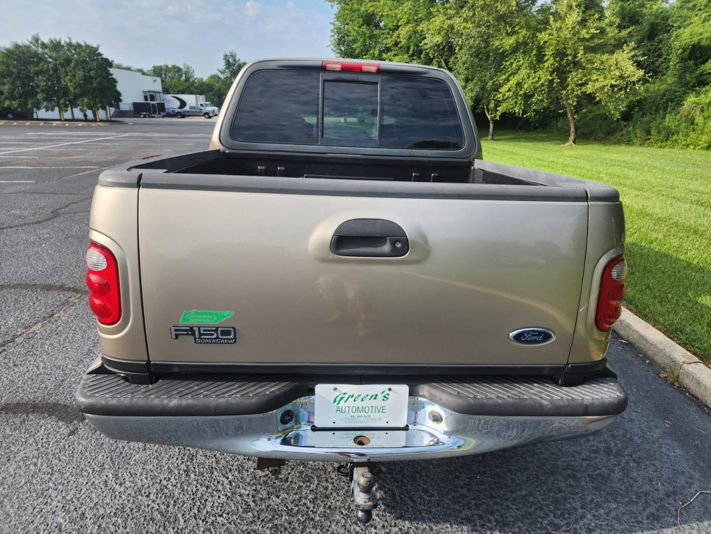 2002 Gold /BEIGE Ford F-150 XLT SuperCrew Short Bed 2WD (1FTRW07662K) with an 4.6L V8 SOHC 16V engine, 4-Speed Automatic Overdrive transmission, located at 1221 Madison St., Shelbyville, TN, 37160, (931) 680-9439, 0.000000, 0.000000 - Photo#2