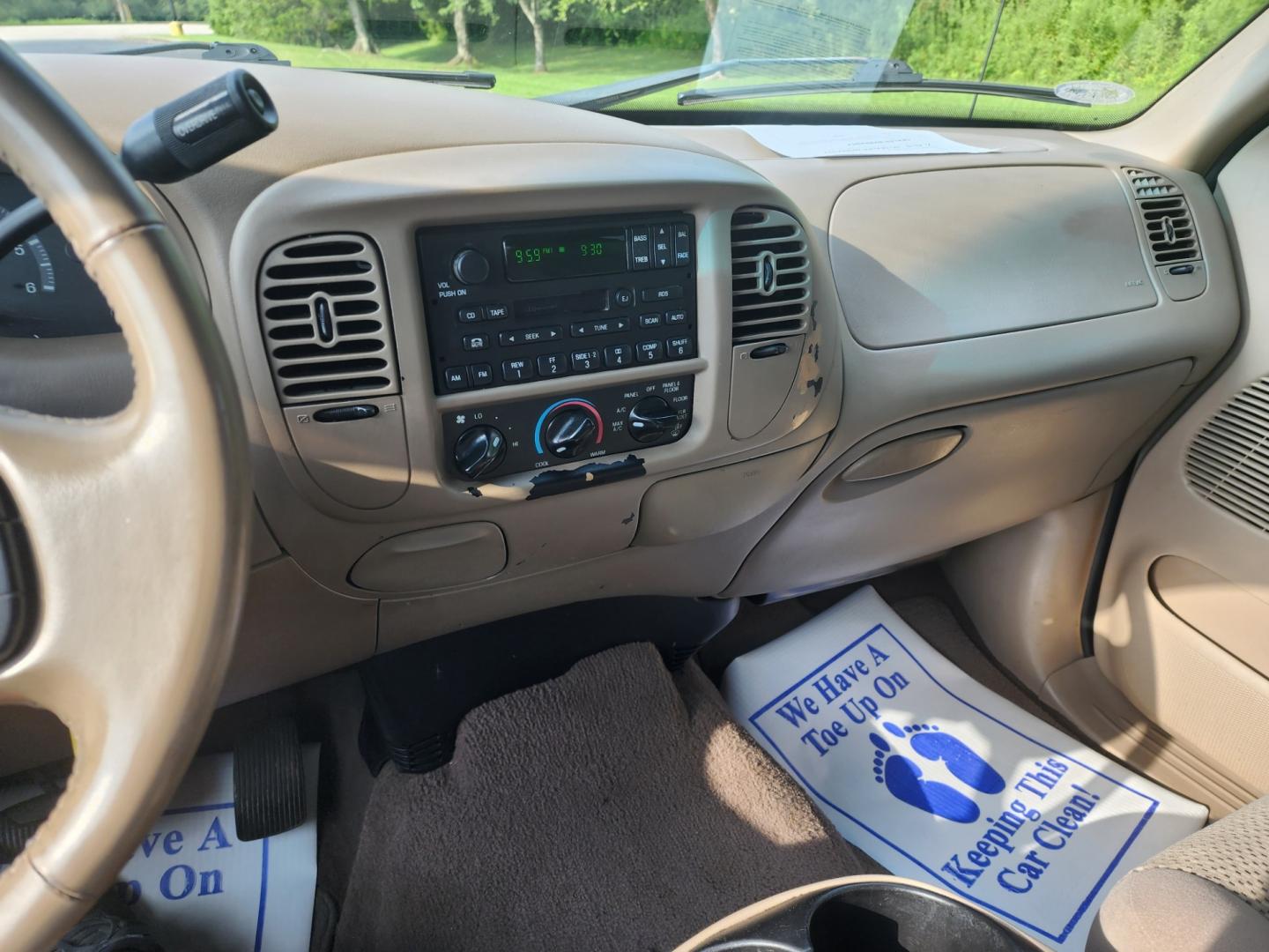 2002 Gold /BEIGE Ford F-150 XLT SuperCrew Short Bed 2WD (1FTRW07662K) with an 4.6L V8 SOHC 16V engine, 4-Speed Automatic Overdrive transmission, located at 1221 Madison St., Shelbyville, TN, 37160, (931) 680-9439, 0.000000, 0.000000 - Photo#6