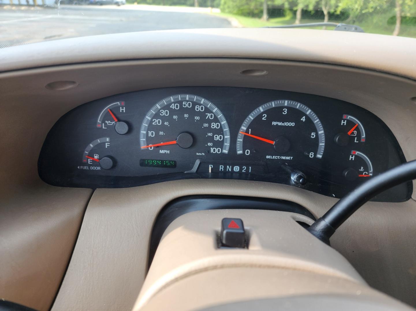 2002 Gold /BEIGE Ford F-150 XLT SuperCrew Short Bed 2WD (1FTRW07662K) with an 4.6L V8 SOHC 16V engine, 4-Speed Automatic Overdrive transmission, located at 1221 Madison St., Shelbyville, TN, 37160, (931) 680-9439, 0.000000, 0.000000 - Photo#7