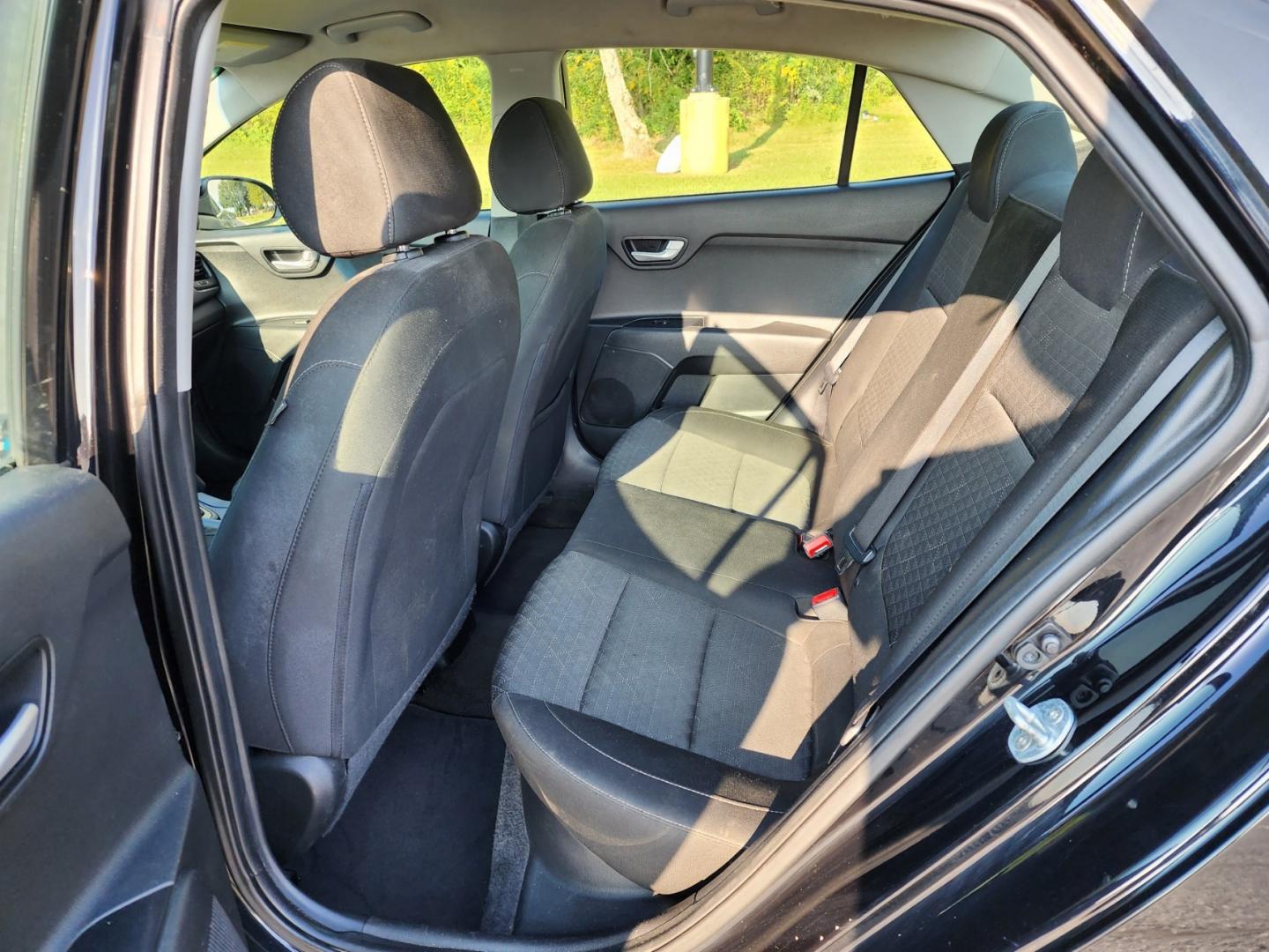 2019 BLACK /Black Kia Rio S (3KPA24ABXKE) with an 1.6L L4 DOHC 16V engine, 6A transmission, located at 1221 Madison St., Shelbyville, TN, 37160, (931) 680-9439, 0.000000, 0.000000 - Photo#3
