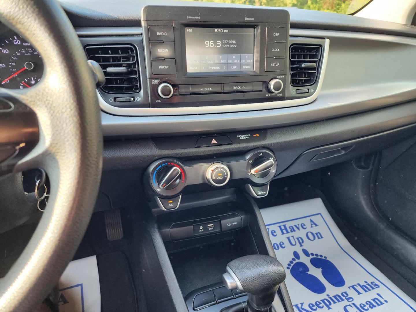 2019 BLACK /Black Kia Rio S (3KPA24ABXKE) with an 1.6L L4 DOHC 16V engine, 6A transmission, located at 1221 Madison St., Shelbyville, TN, 37160, (931) 680-9439, 0.000000, 0.000000 - Photo#5