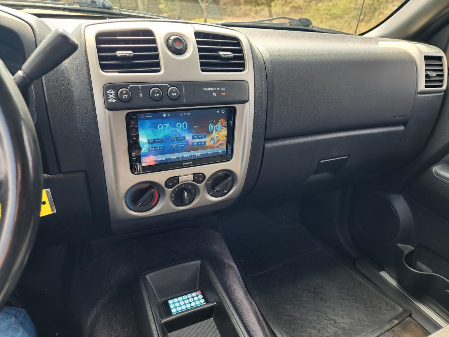 2008 Maroon /Gray GMC Canyon SLE Crew Cab 4WD (1GTDT43E888) with an 3.7L L5 DOHC 20V engine, 4-Speed Automatic transmission, located at 1221 Madison St., Shelbyville, TN, 37160, (931) 680-9439, 0.000000, 0.000000 - Photo#6