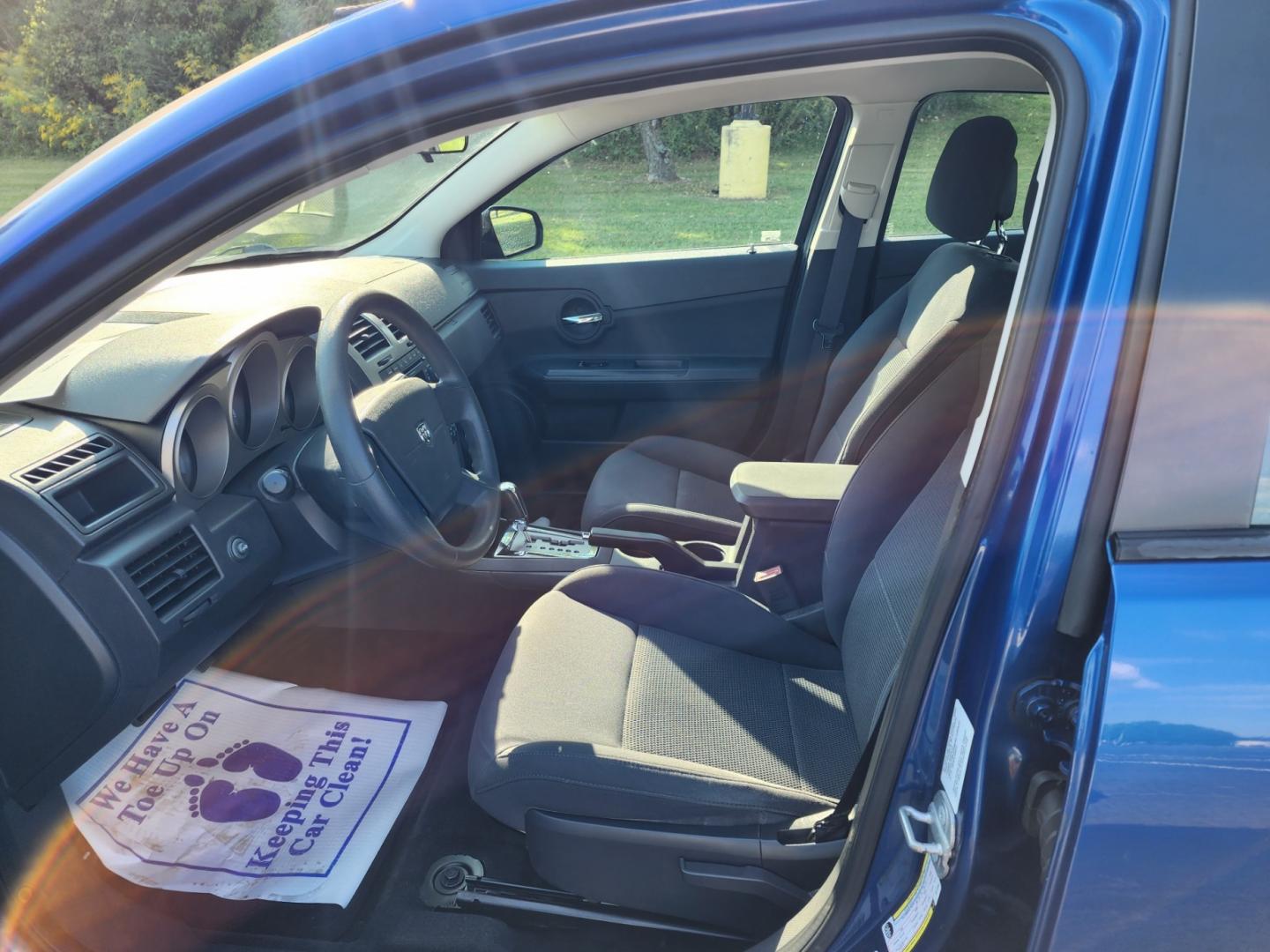 2010 Blue /Black Dodge Avenger SXT (1B3CC4FB8AN) with an 2.4L L4 DOHC 16V engine, 4-Speed Automatic transmission, located at 1221 Madison St., Shelbyville, TN, 37160, (931) 680-9439, 0.000000, 0.000000 - Photo#4